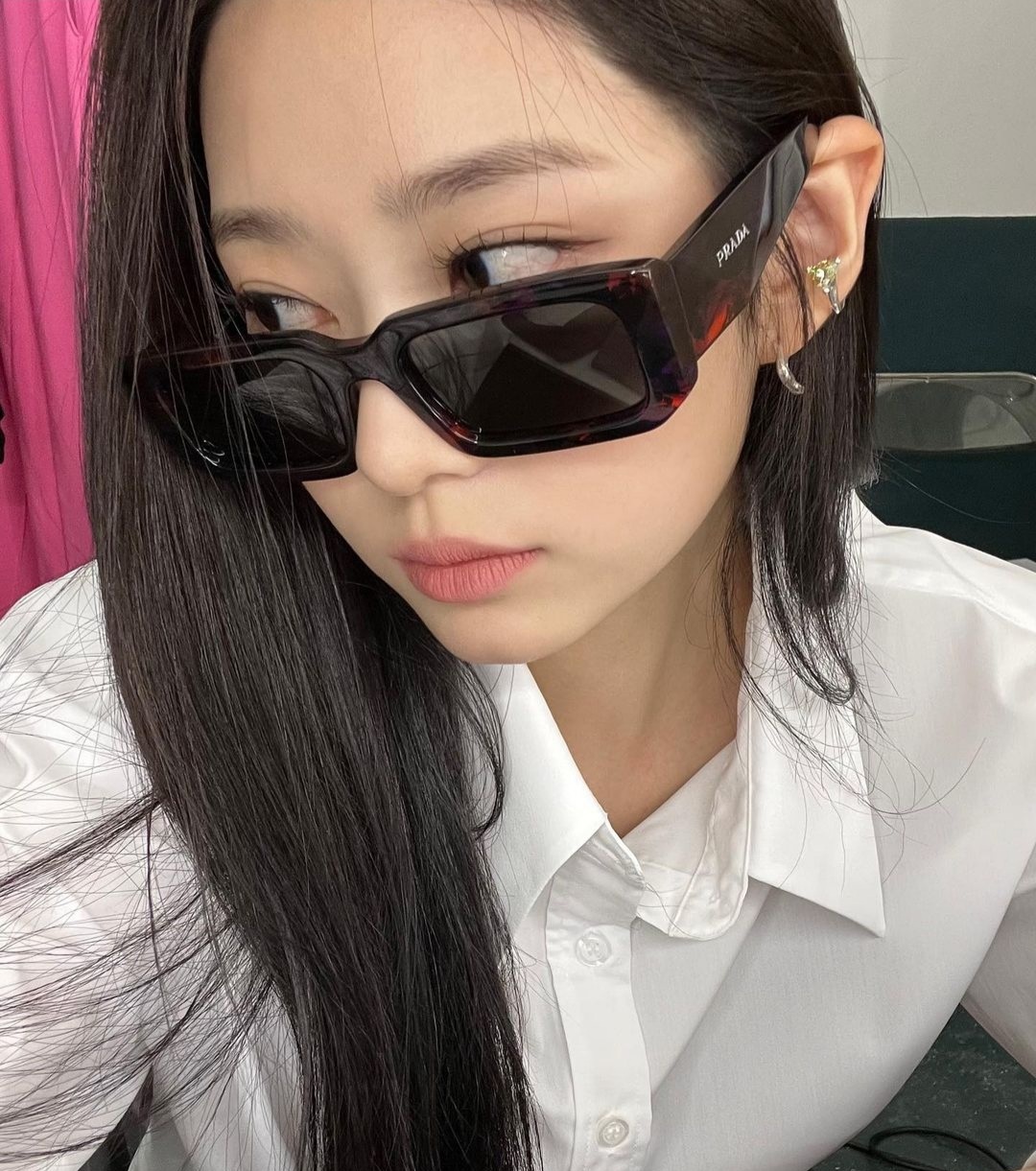 Tạo điểm nhấn cho phong cách với kính râm cuốn hút như sao Hàn