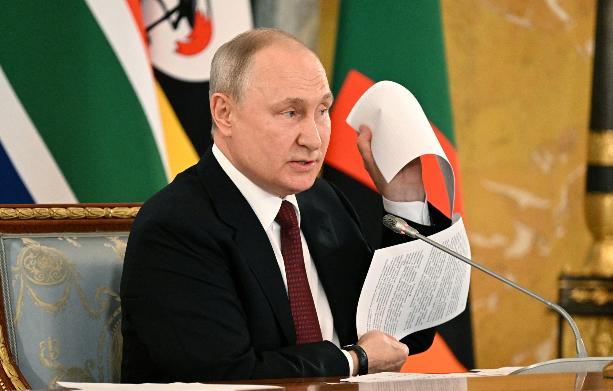 Tổng thống Putin tiết lộ dự thảo hiệp ước trung lập của Ukraine - Ảnh 1.