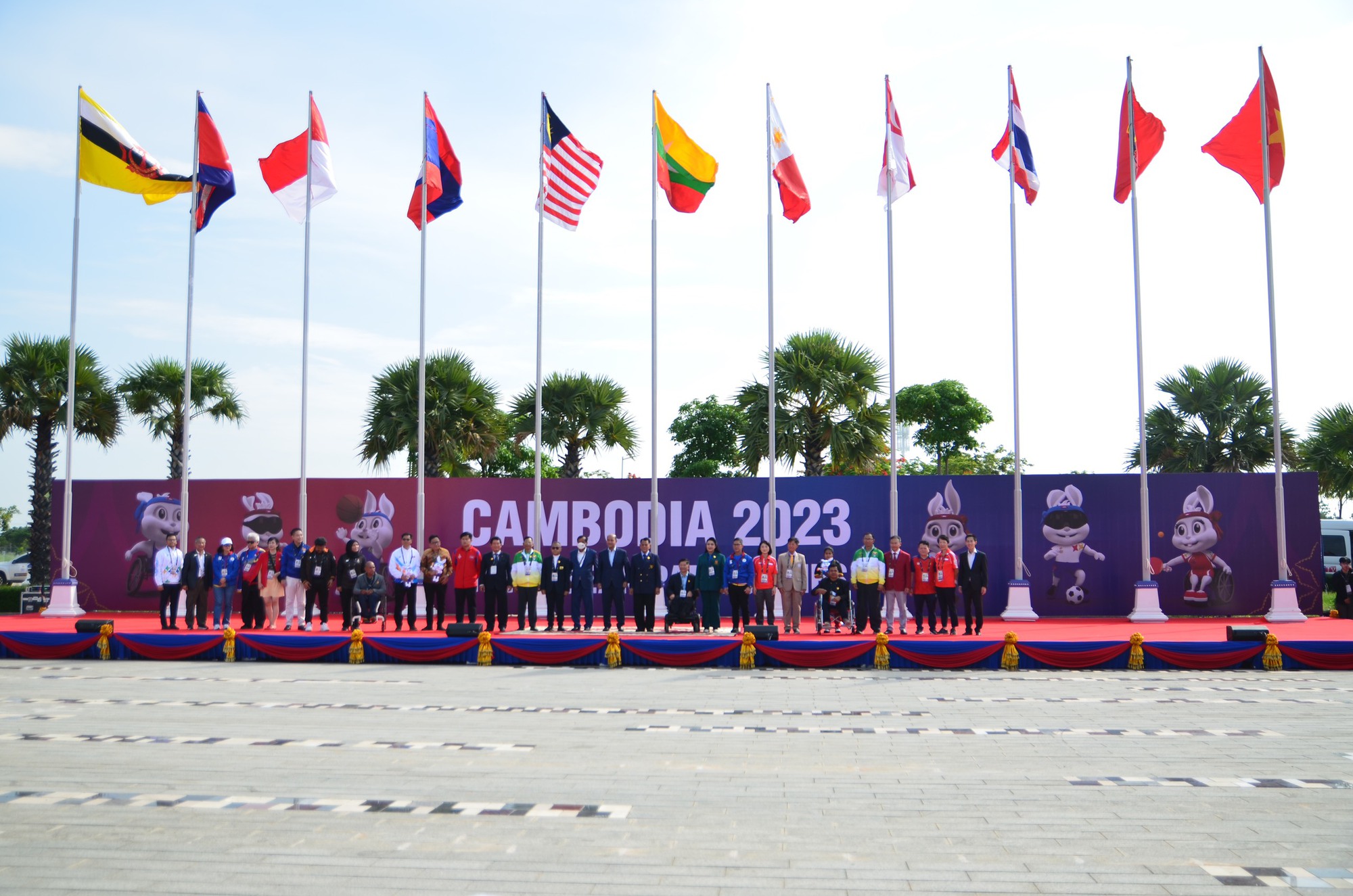 Xúc động lễ thượng cờ ASEAN Para Games 2023 - Ảnh 1.