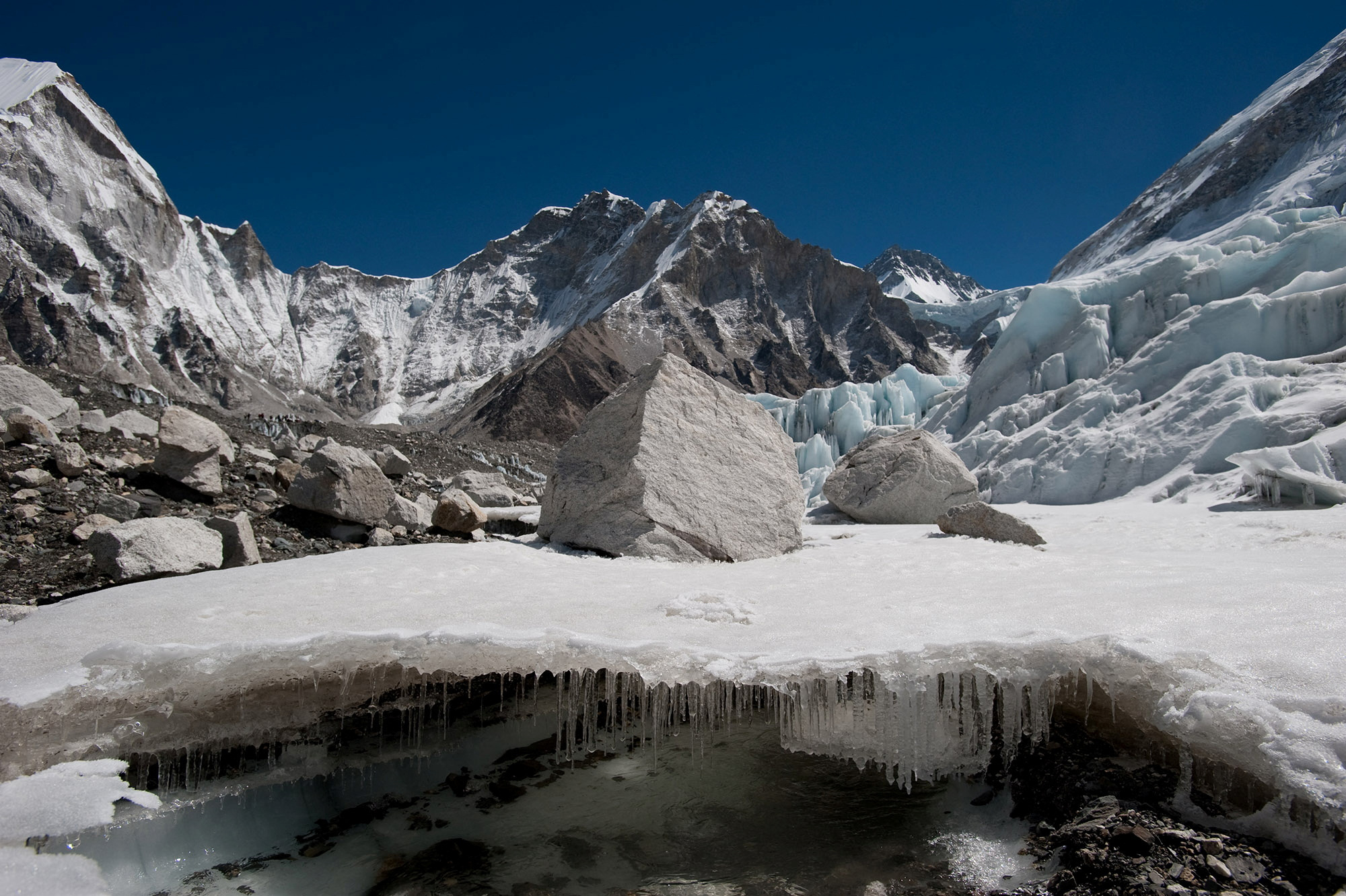 Sự so sánh về độ cao và độ nguy hiểm giữa các đỉnh núi Himalayas và dãy Andes