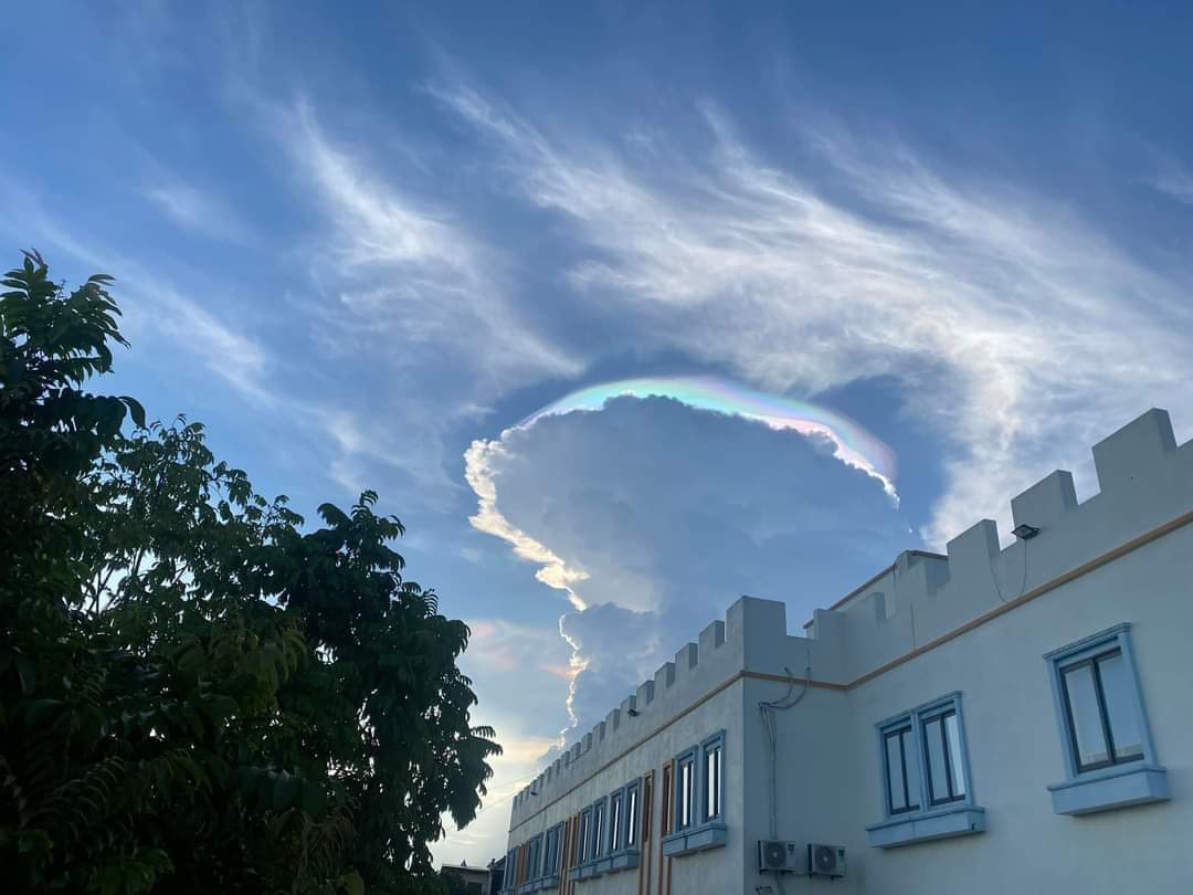 Đám mây nhiều màu sắc liên tục xuất hiện ở Việt Nam: Có phải hiện tượng hiếm?  - Ảnh 2.