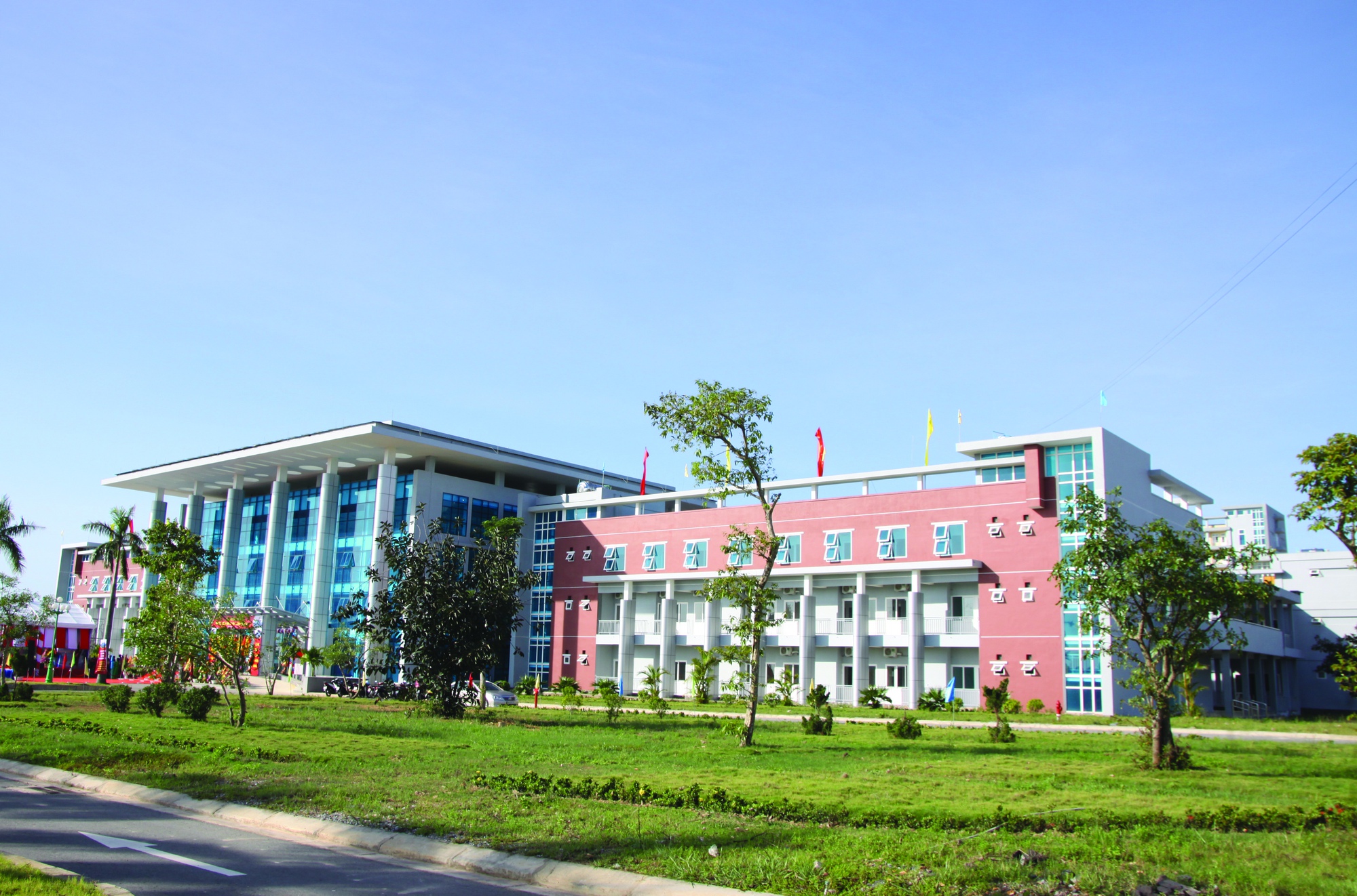 কোয়াং ট্রাই জেনারেল হাসপাতালের উপর আস্থা প্রদান - ছবি ১। Trao niềm tin cho Bệnh viện đa khoa Quảng Trị - Ảnh 1.