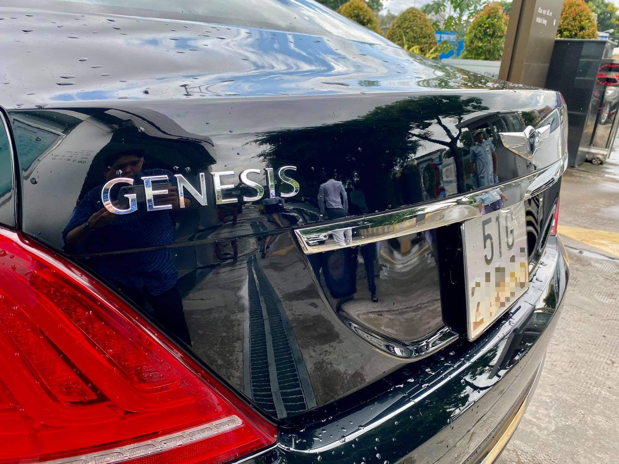 'Soi' Genesis G90, xe hiếm 'đấu' Mercedes S-Class tại Việt Nam   - Ảnh 3.