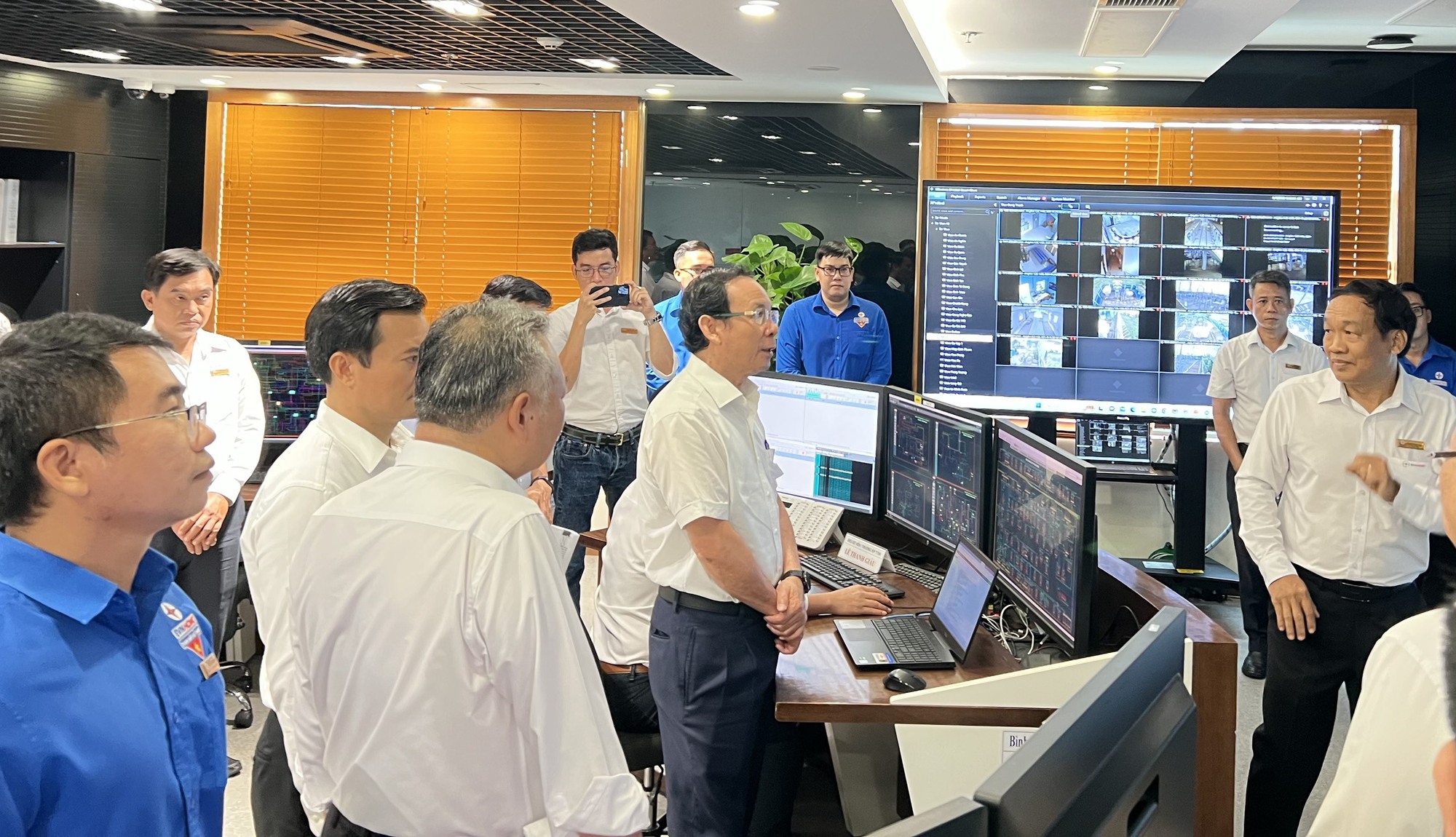 Elektroenergetický průmysl v Ho Či Minově Městě s pozoruhodnými a kreativními změnami - Foto 1. Ngành điện TP.HCM với những thay đổi vượt bậc, đầy sáng tạo - Ảnh 1.