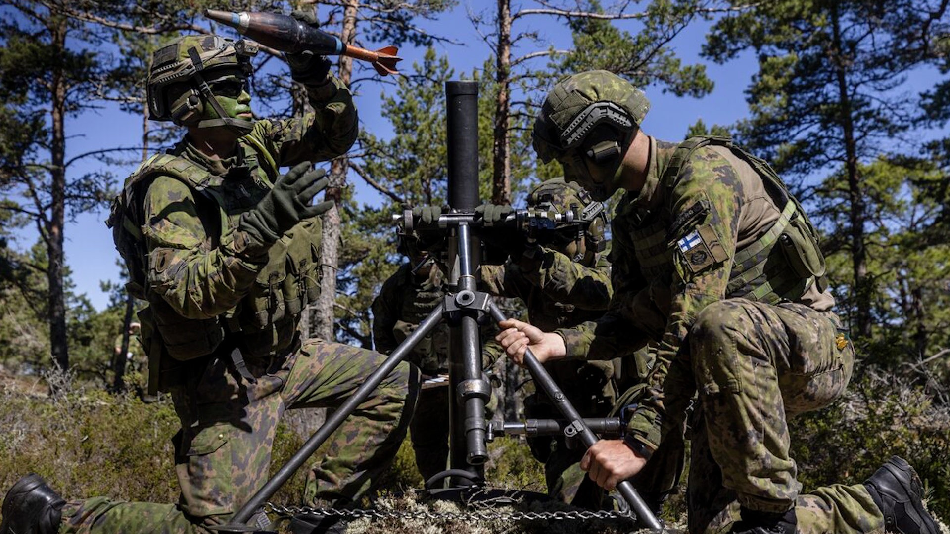 Kho vũ khí của NATO ‘cạn kiệt’ - Ảnh 1.