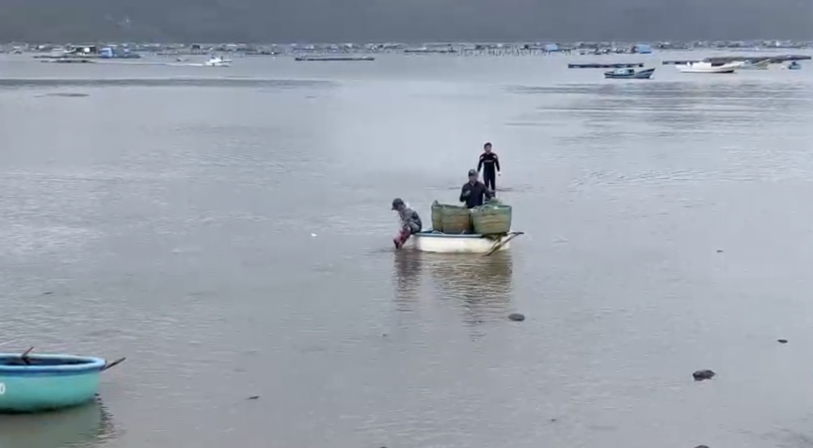 Song Cau ខិតខំកសាងទីក្រុងទេសចរណ៍ និងសេវាកម្មសមុទ្រ - រូបថត ៣. Sông Cầu phấn đấu xây dựng thành phố du lịch, dịch vụ biển - Ảnh 3.