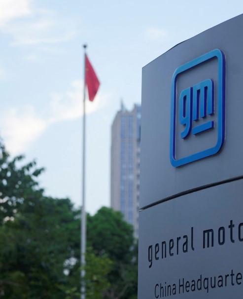 Mỹ kêu gọi các công ty ô tô giảm lệ thuộc vào Trung Quốc - Ảnh 1.