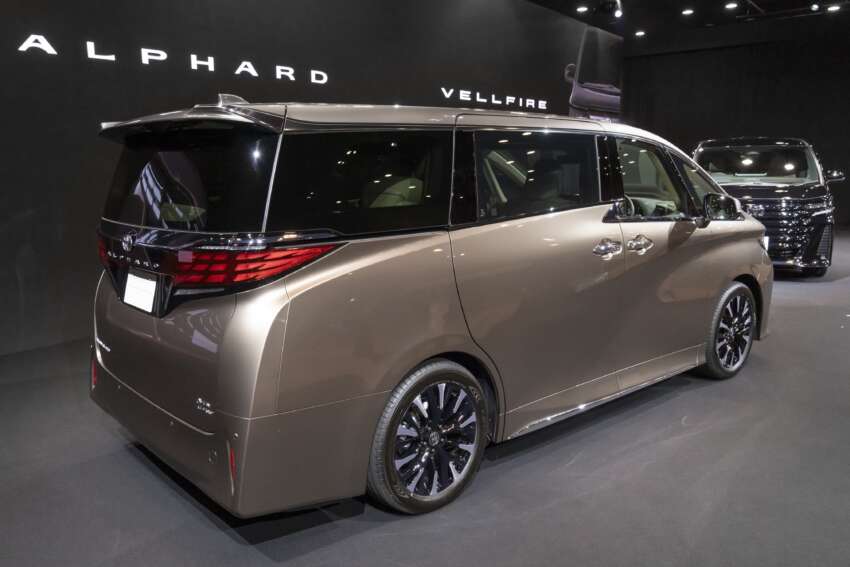 Toyota Alphard 2023 thiết kế mới, nội thất sang trọng hơn - Ảnh 2. Toyota Alphard 2023 thiết kế mới, nội thất sang trọng hơn - Ảnh 2.