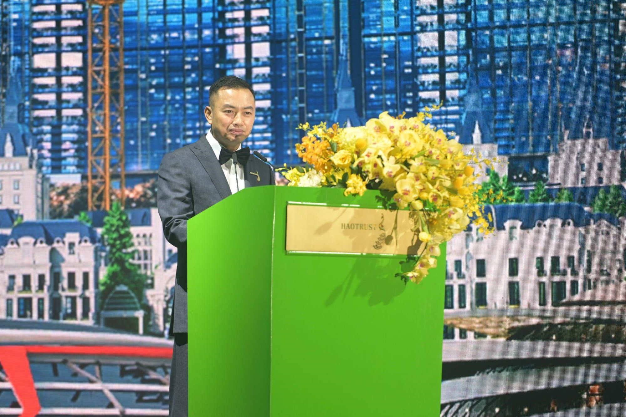 นายโด อันห์ ตวน ประธานบริหารของ HAOTRUST ยืนยันว่า HAOTRUST จะเป็นสะพานเชื่อมเพื่อสนับสนุนธุรกิจและนักลงทุนในวิธีที่ดีที่สุด Chủ tịch điều hành HAOTRUST Đỗ Anh Tuấn khẳng định HAOTRUST sẽ là cầu nối để hỗ trợ doanh nghiệp, các nhà đầu tư một cách tốt nhất