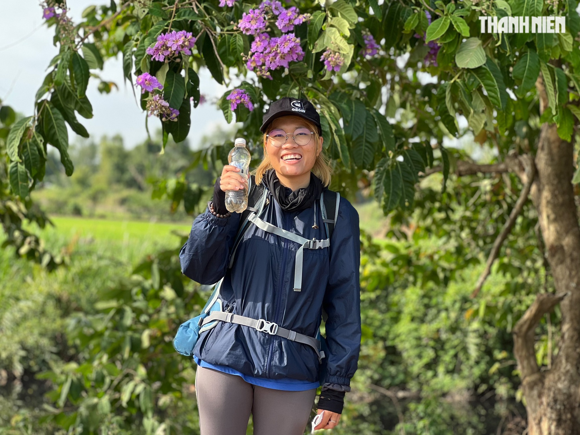 Cô gái đi bộ xuyên Việt: Con gái cũng có thể làm được  - Ảnh 1.