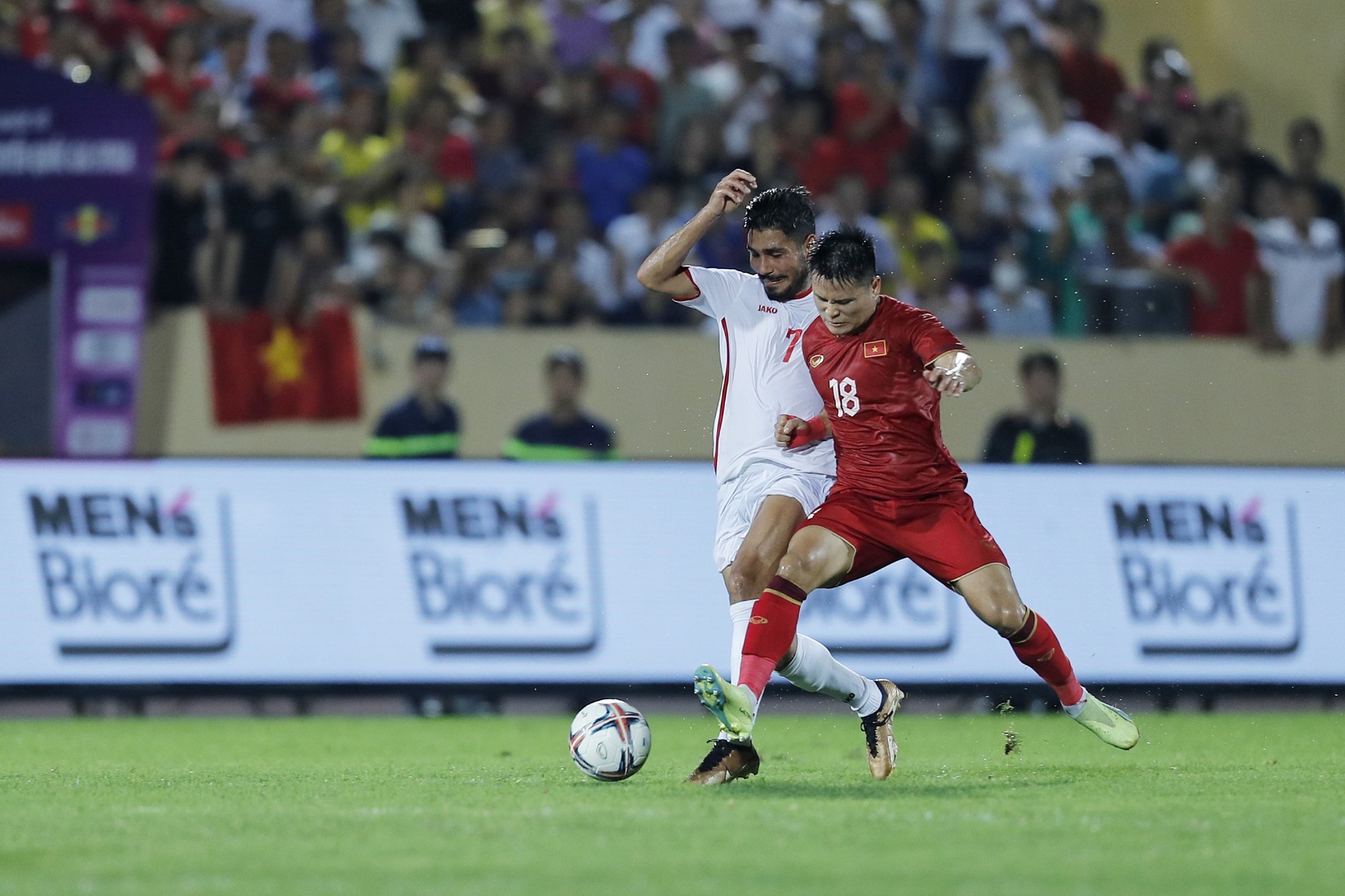 Lối chơi năng nổ giúp Tuấn Hải khẳng định chỗ đứng ở đội tuyển Việt Nam