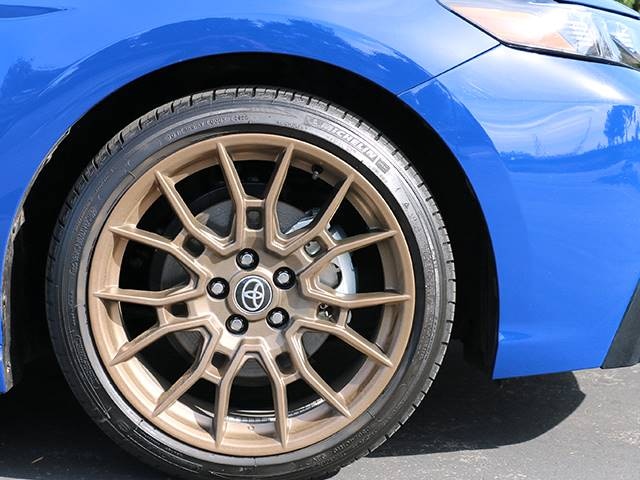 Toyota Camry 2023 có thể 'rớt' bánh xe do lỏng đai ốc   - Ảnh 2.