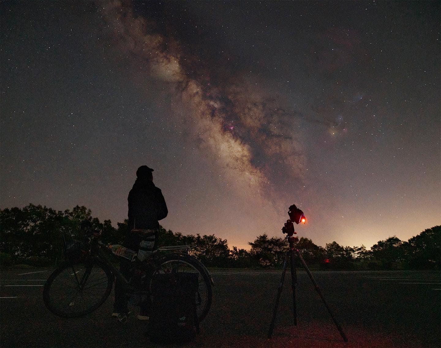 Làm sao để người yêu thiên văn Việt Nam quan sát, chụp ảnh dải ngân hà? - Ảnh 1.