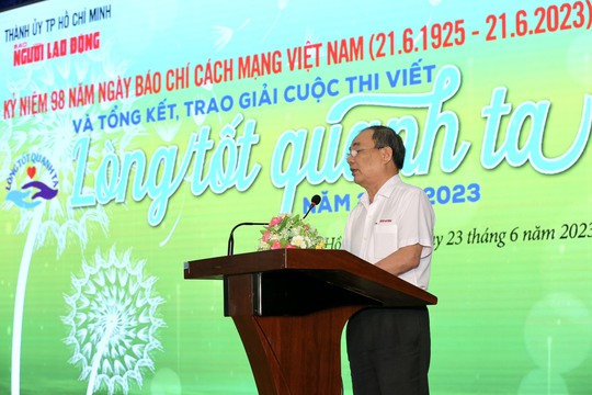 Báo Người Lao Động trao giải đặc biệt cuộc thi 'Lòng tốt quanh ta' 40 triệu đồng - Ảnh 4.