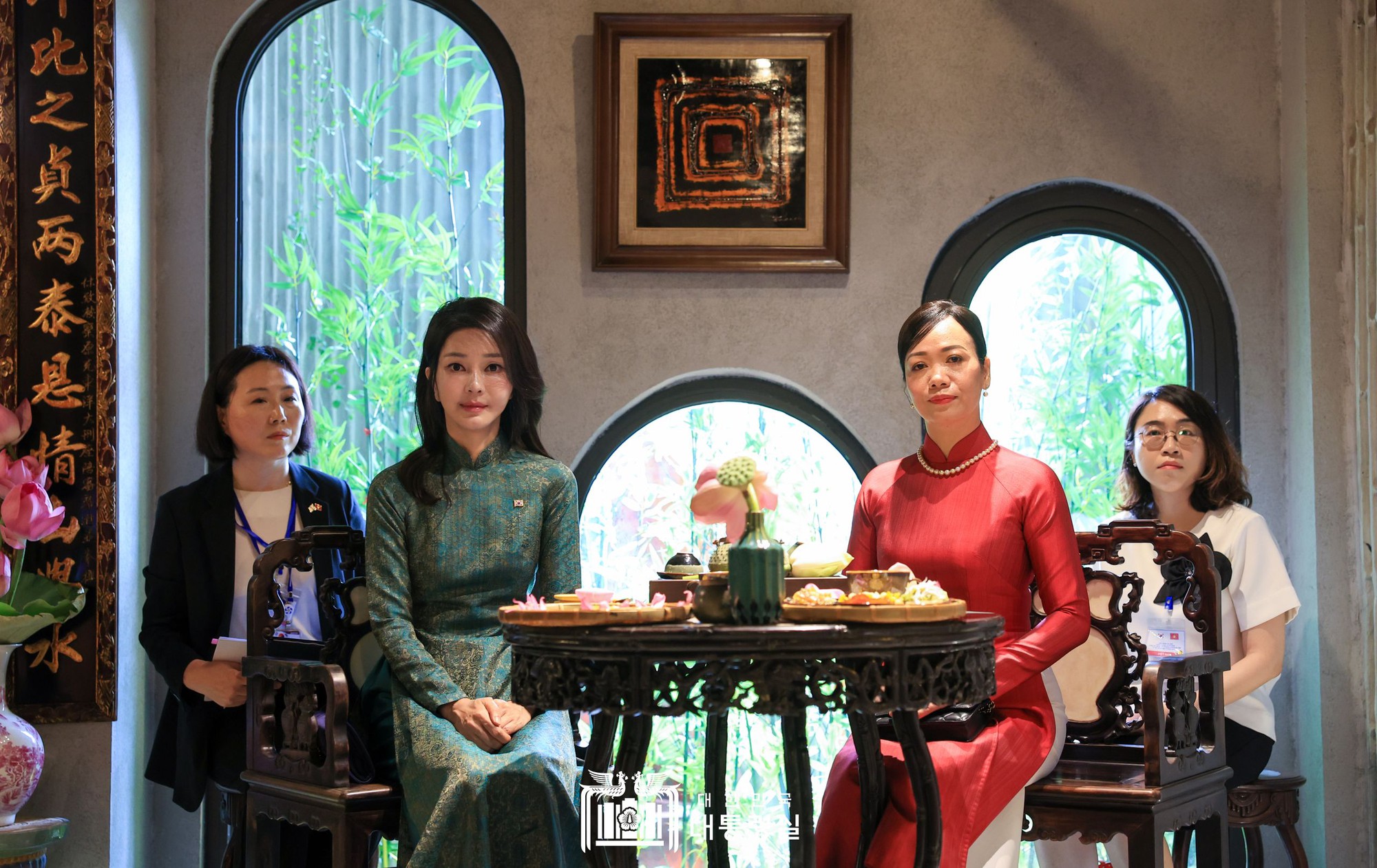Phu nhân Chủ tịch nước và phu nhân Tổng thống Hàn Quốc thưởng thức trà và xemdienaodai - Ảnh 2.