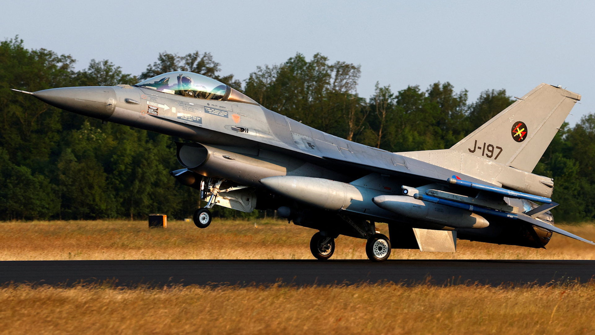 Dòng thời gian chuyển giao F-16 cho Ukraine được tiết lộ - Ảnh 1.