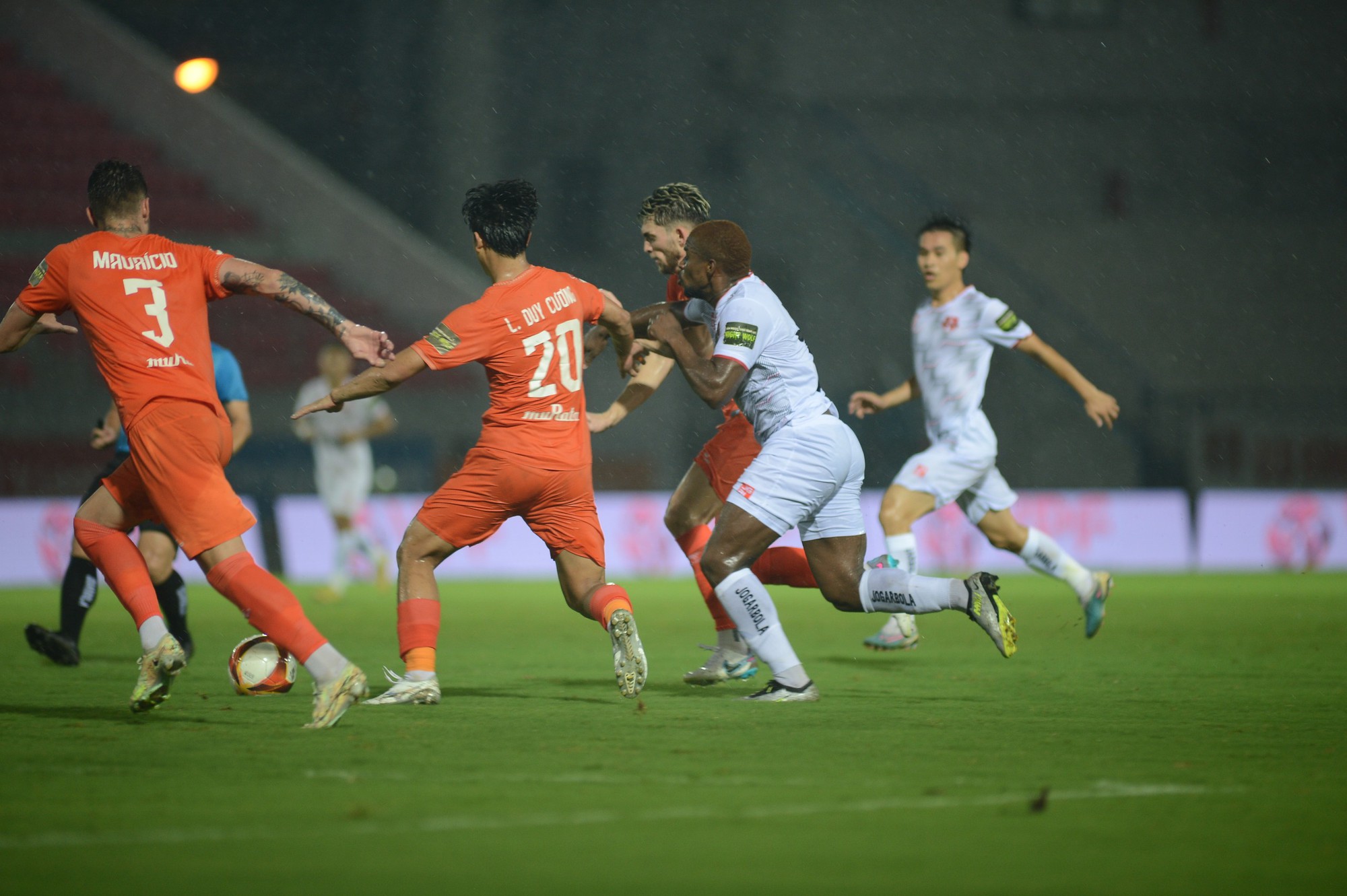 HLV Minh Đức khen đội Đà Nẵng đá như thời hoàng kim, tìm cách hóa giải Quang Hải - Ảnh 2. HLV Minh Đức khen đội Đà Nẵng đá như thời hoàng kim, tìm cách hóa giải Quang Hải - Ảnh 2.