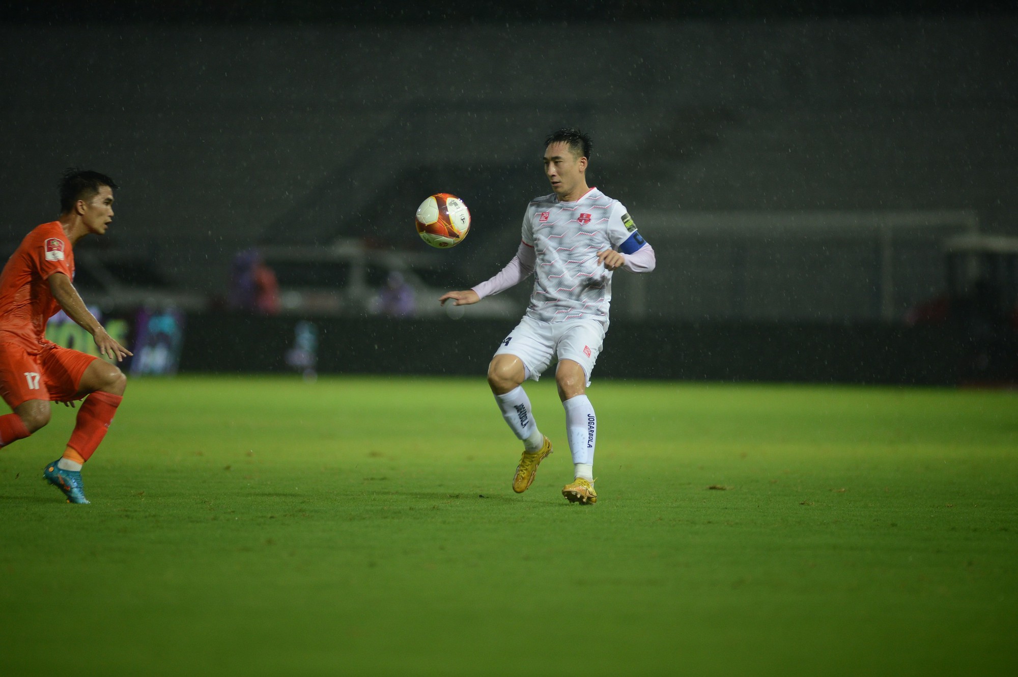 HLV Minh Đức khen đội Đà Nẵng đá như thời hoàng kim, tìm cách hóa giải Quang Hải - Ảnh 3. HLV Minh Đức khen đội Đà Nẵng đá như thời hoàng kim, tìm cách hóa giải Quang Hải - Ảnh 3.