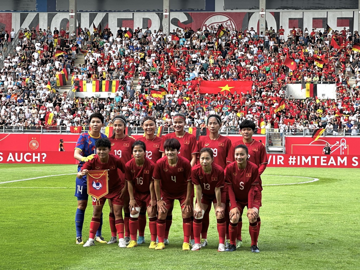 Thủ môn Kim Thanh và đồng đội sung sướng sau trận đấu tuyệt vời với đội tuyển nữ Đức - Ảnh 1.