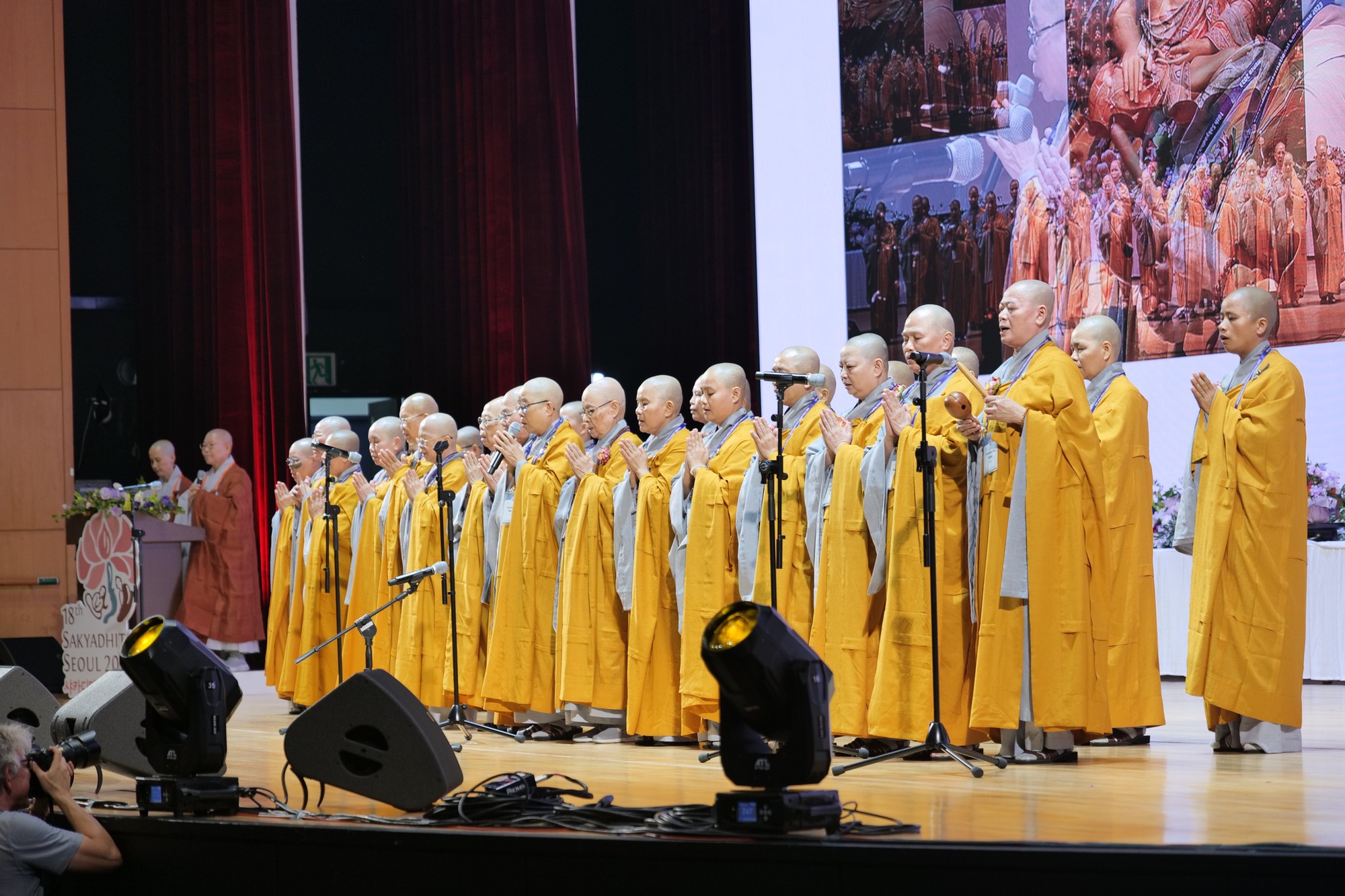 110 ni sư Việt Nam dự Hội nghị quốc tế nữ giới Phật giáo tại Hàn Quốc - Ảnh 3.