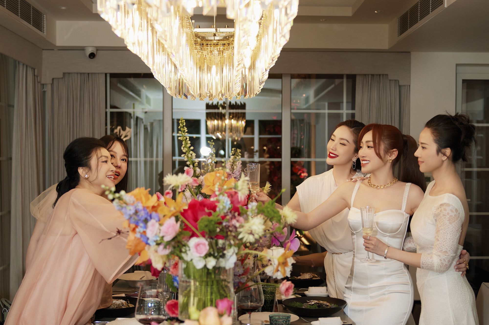 Vợ chồng Bảo Thy thăm biệt thự của Chi Bảo - Ảnh 5. Vợ chồng Bảo Thy thăm biệt thự của Chi Bảo - Ảnh 5.