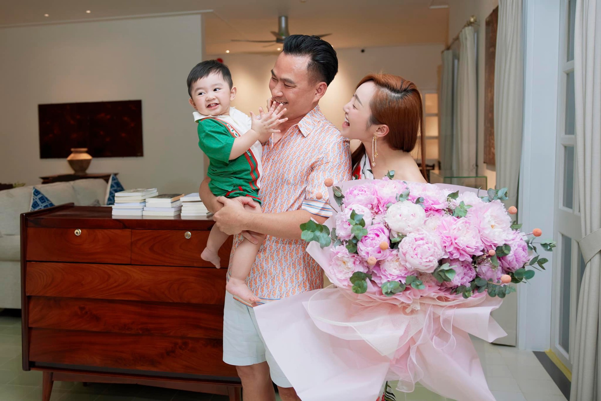 Vợ chồng Bảo Thy thăm biệt thự của Chi Bảo - Ảnh 6. Vợ chồng Bảo Thy thăm biệt thự của Chi Bảo - Ảnh 6.