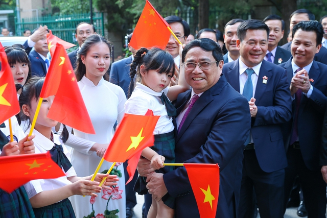 Thủ tướng chia sẻ quan hệ 'núi liền núi, sông liền sông' Việt Nam - Trung Quốc  - Ảnh 1.