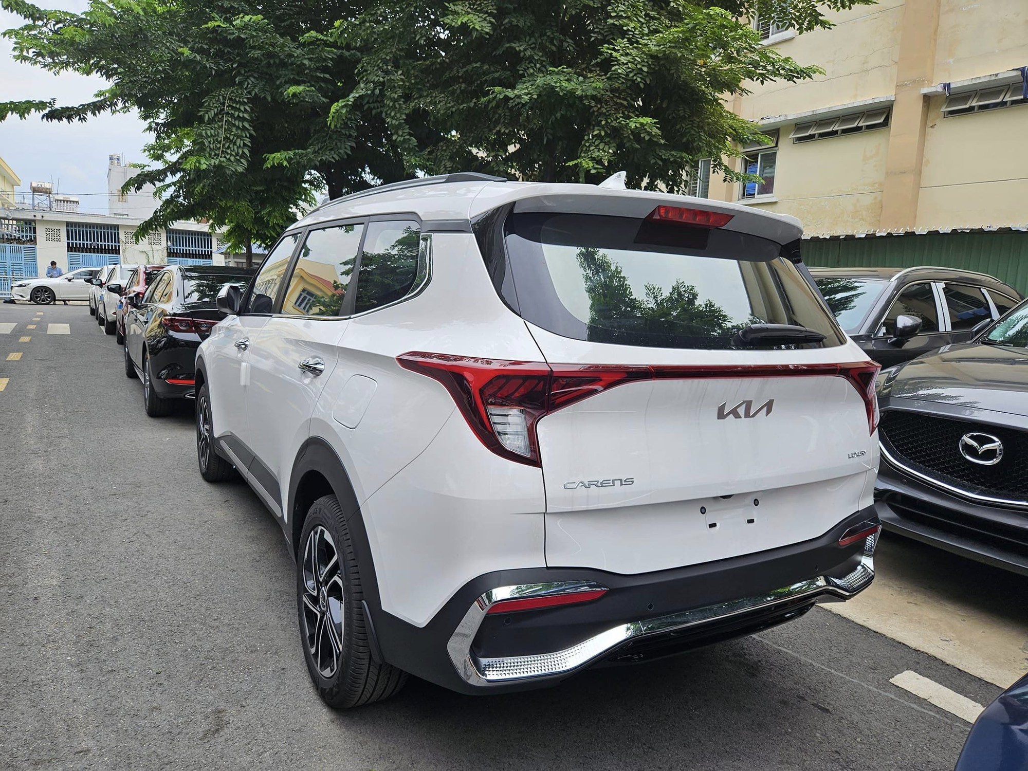 Kia Carens đang hạ giá tới 80 triệu so với niêm yết tại Việt Nam - Ảnh 2. Kia Carens đang hạ giá tới 80 triệu so với niêm yết tại Việt Nam - Ảnh 2.