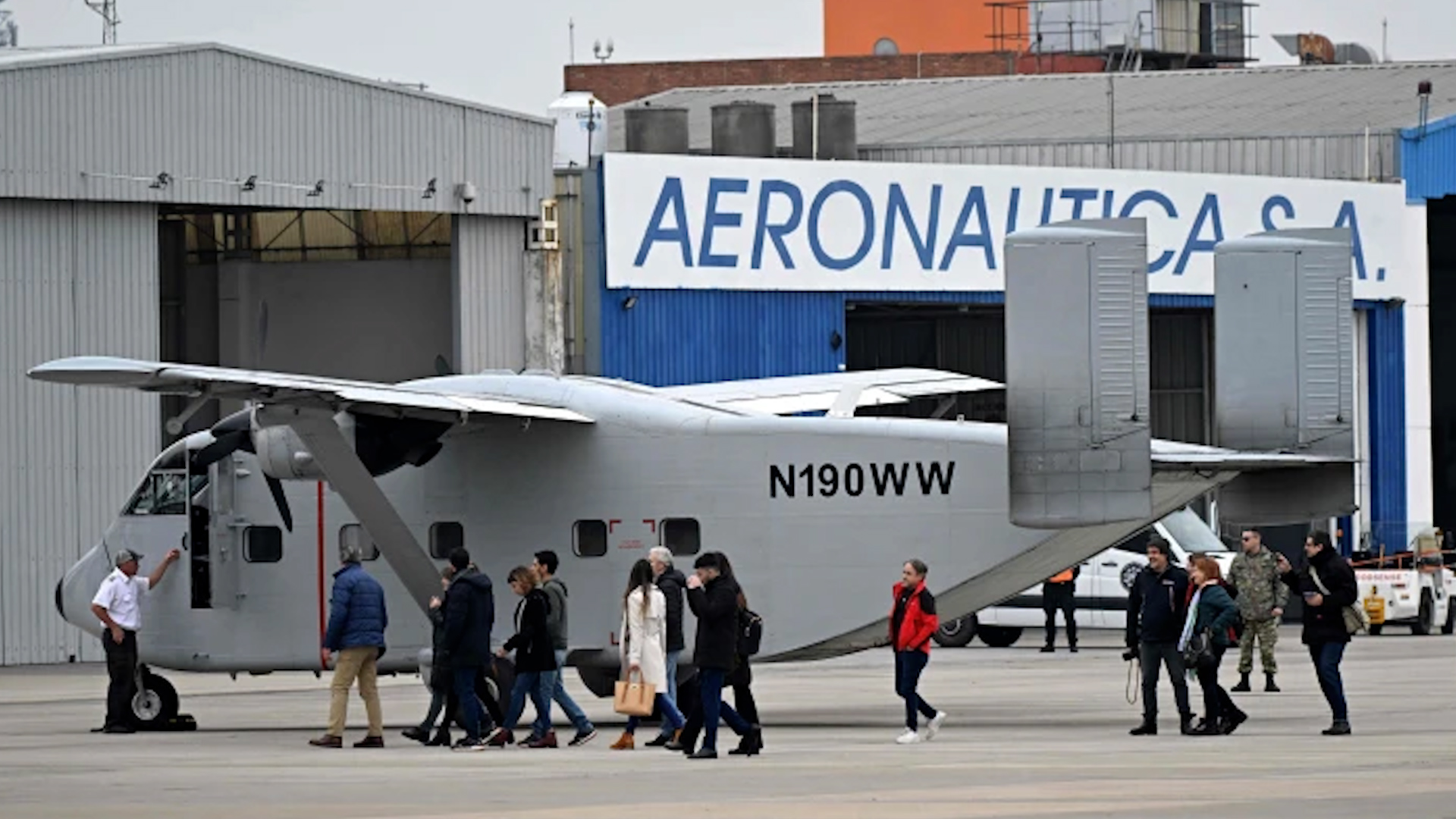 Máy bay chuyên thực hiện ‘chuyến bay tử thần’ trở về Argentina - Ảnh 1.