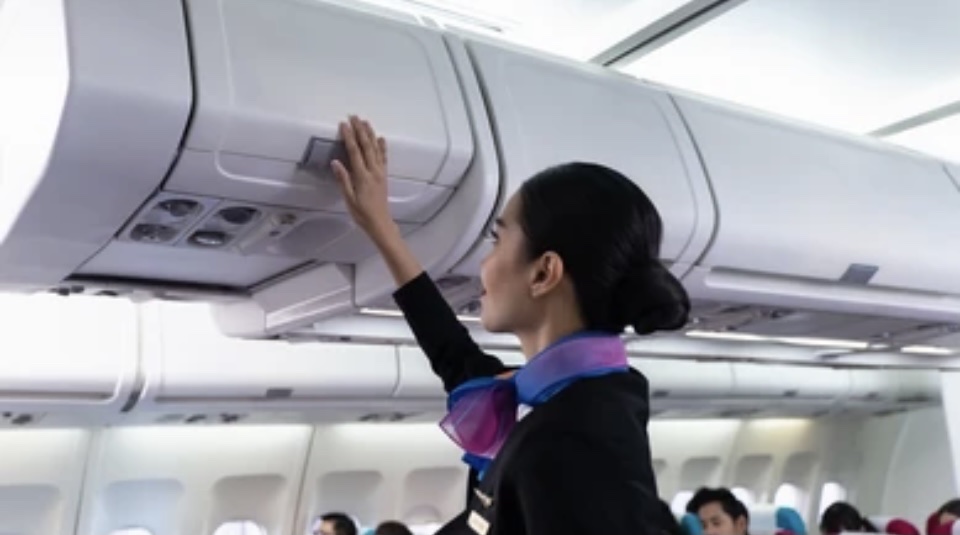 Especialistas alertam contra o uso desse tipo de calçado em voos - Foto 1. Chuyên gia cảnh báo đừng mang loại giày dép này khi đi máy bay   - Ảnh 1.