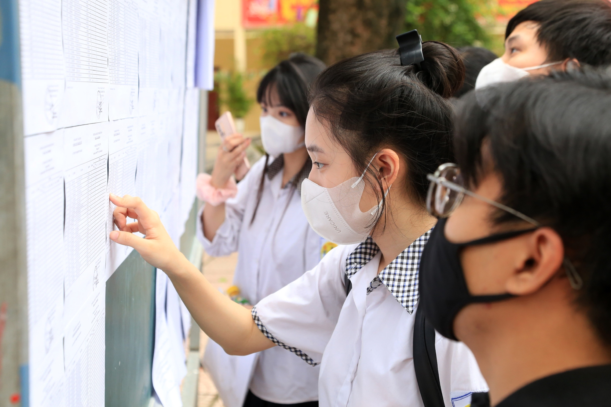 Hà Nội có lượng thí sinh làm thủ tục thi Tốt nghiệp THPT 2023 đông nhất nước - Ảnh 1.