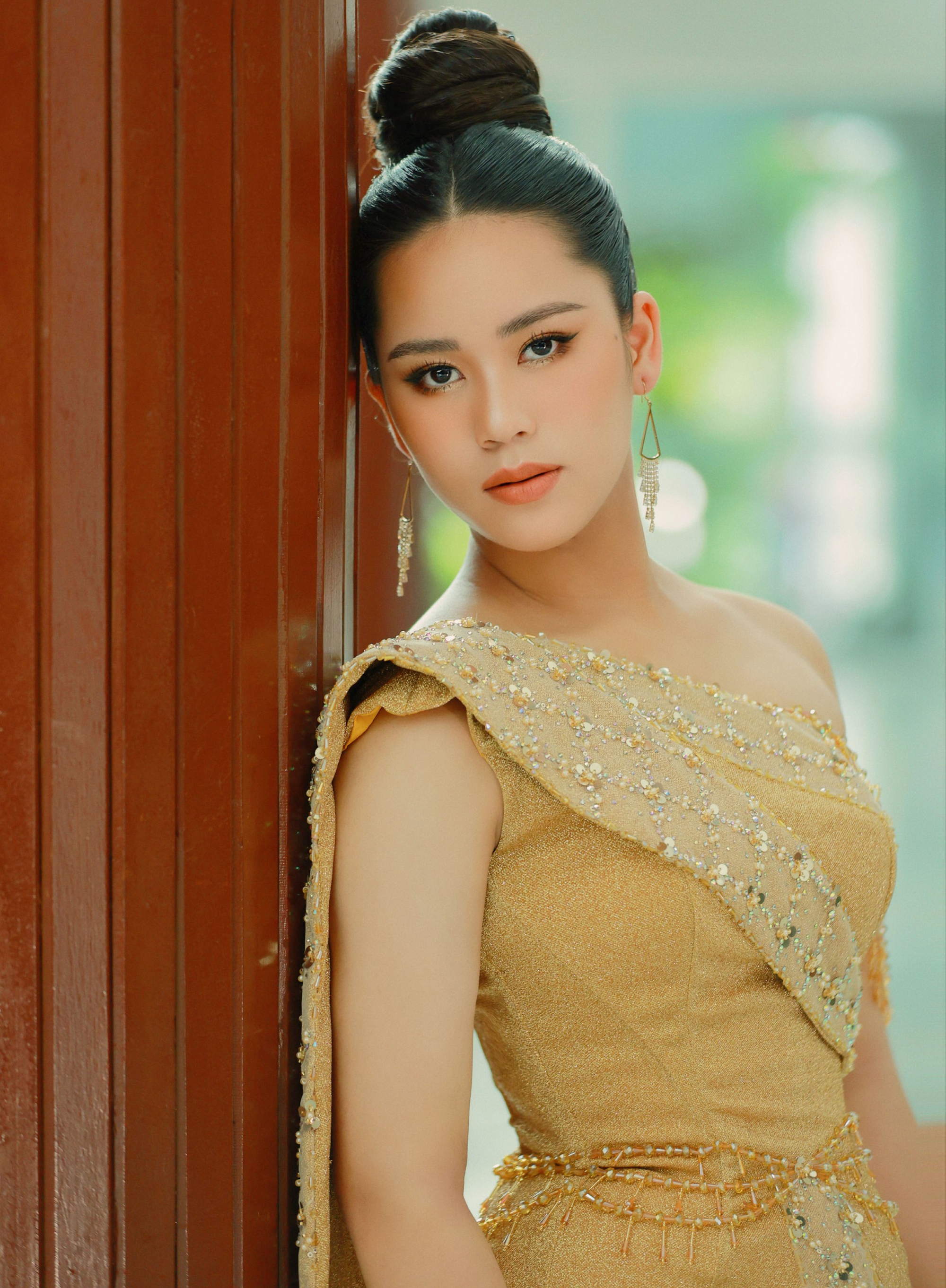 Những mẫu đầm dạ hội ánh kim thống trị đêm thi bán kết Hoa hậu Việt Nam 2020