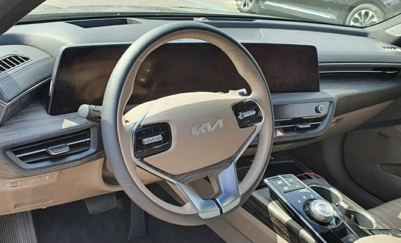 Kia K8 dán keo ngụy trang xuất hiện tại Việt Nam - Ảnh 3. Kia K8 dán keo ngụy trang xuất hiện tại Việt Nam - Ảnh 3.
