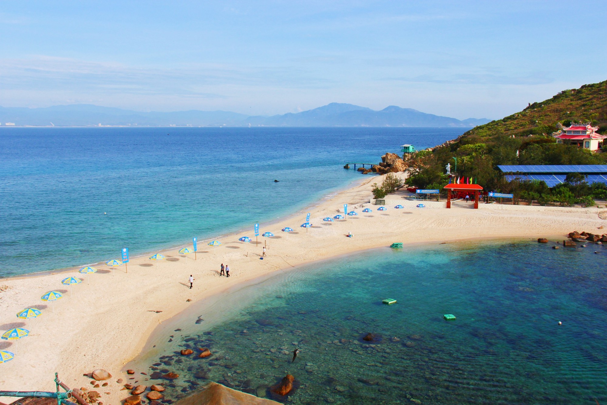 Khanh Hoa: Anniversary of the founder of the bird's nest industry with a history of hundreds of years - Photo 1. Khánh Hòa: Giỗ tổ ngành yến sào có lịch sử hàng trăm năm - Ảnh 1.