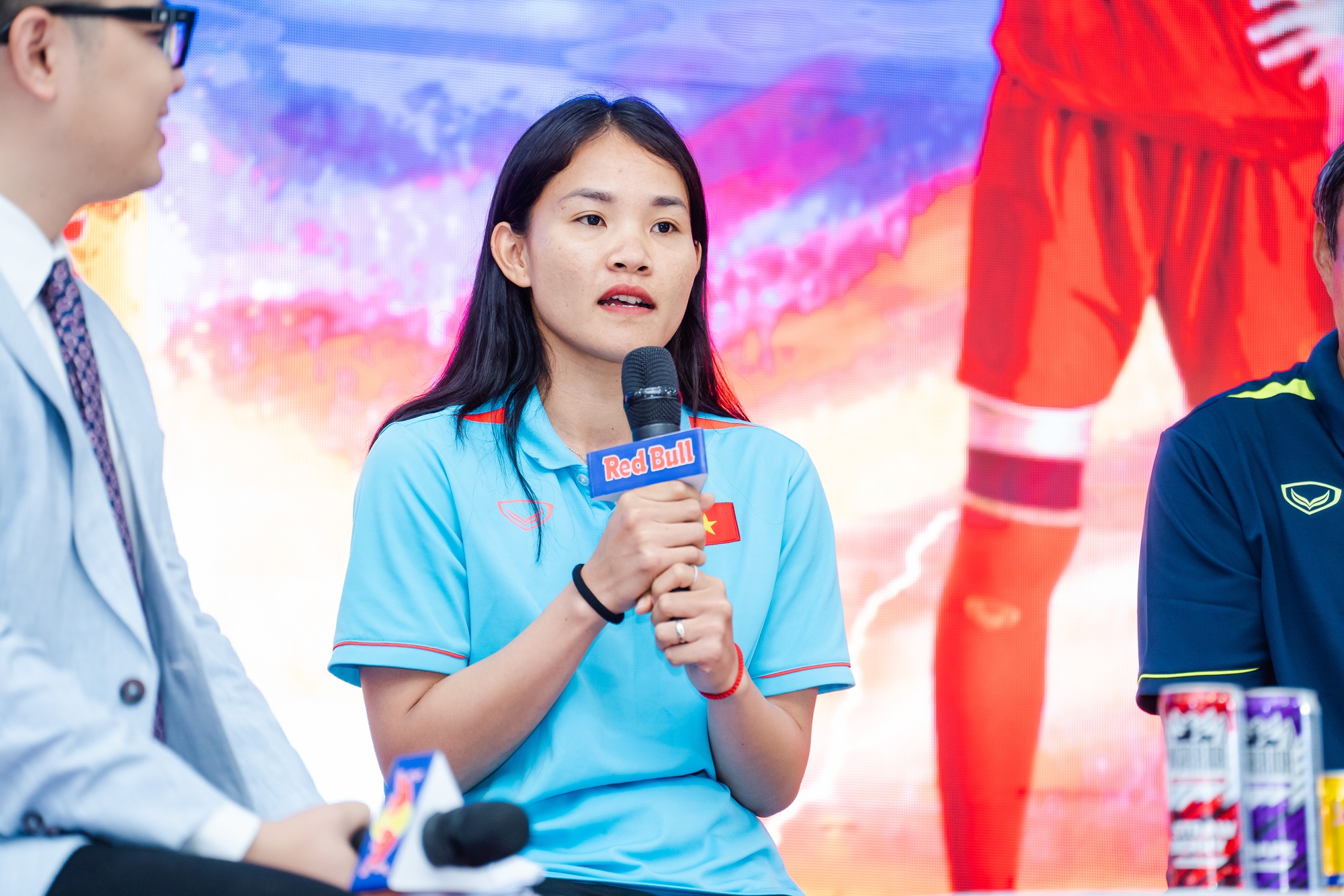 Đội tuyển nữ Việt Nam tri ân HLV Mai Đức Chung trước thềm World Cup nữ 2023 - Ảnh 2.