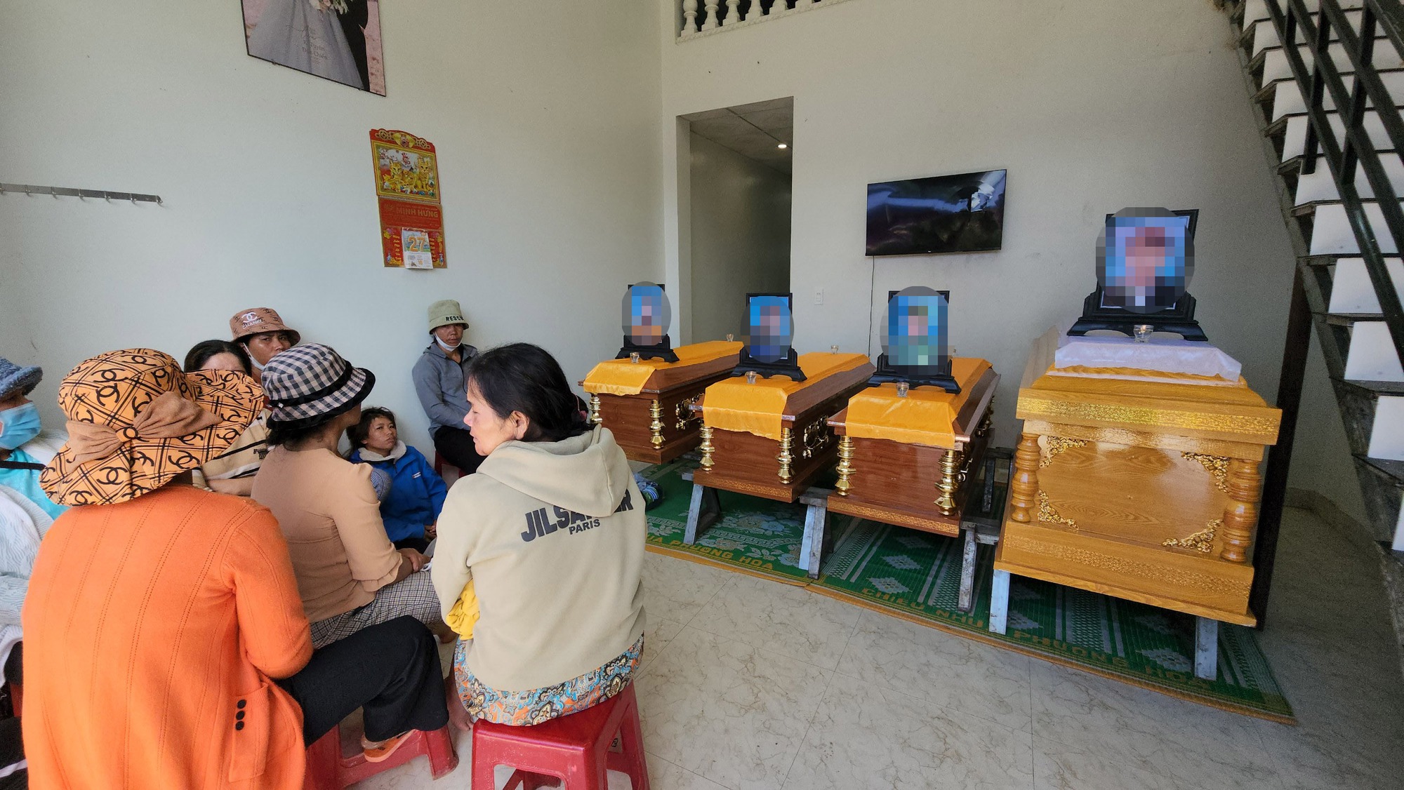 Người nhà bất ngờ vụ 4 người cùng gia đình chết trong tư thế treo cổ - Ảnh 1. Người nhà bất ngờ vụ 4 người cùng gia đình chết trong tư thế treo cổ - Ảnh 1.