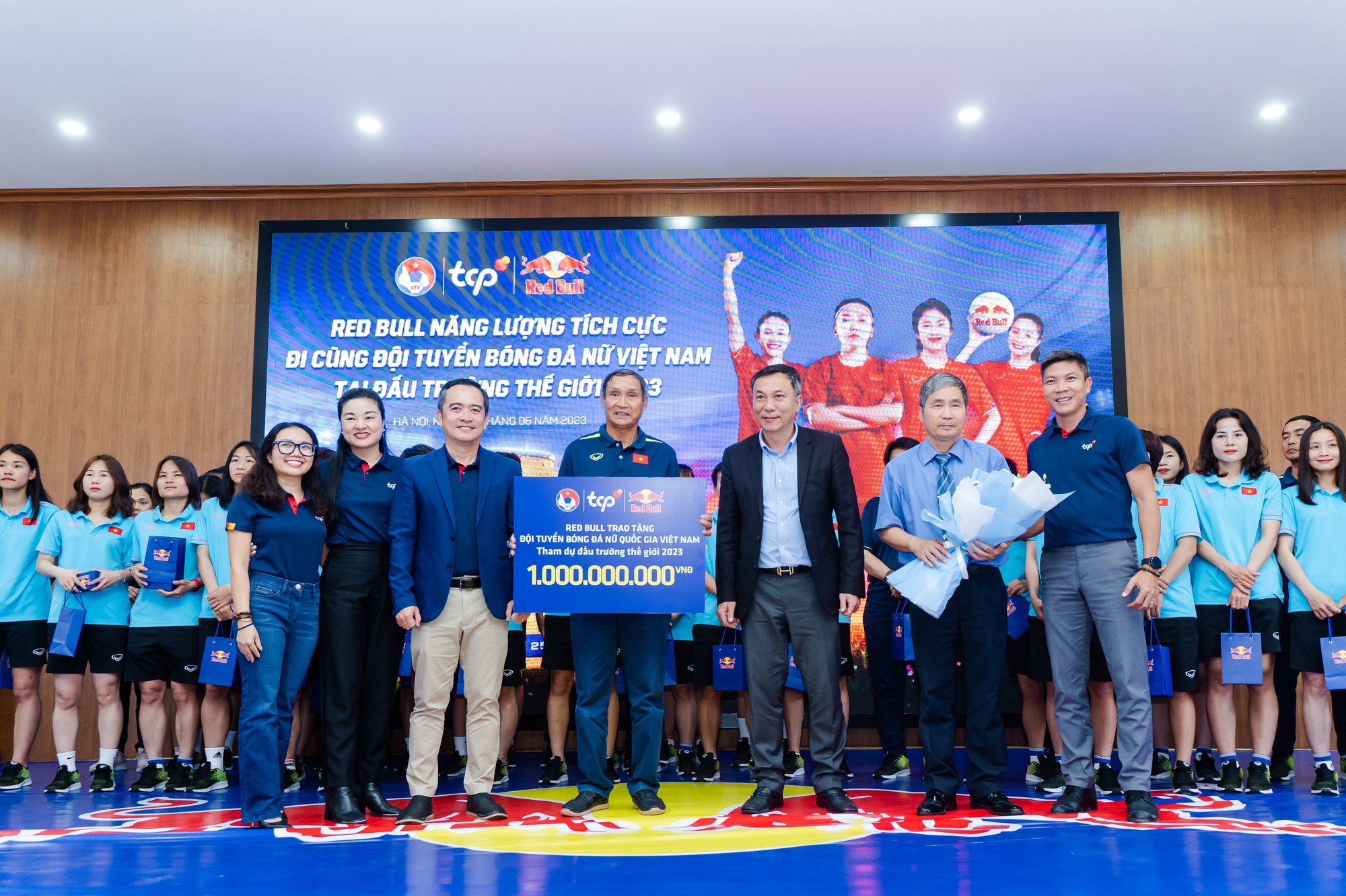 Đội tuyển nữ Việt Nam tri ân HLV Mai Đức Chung trước thềm World Cup nữ 2023 - Ảnh 4.