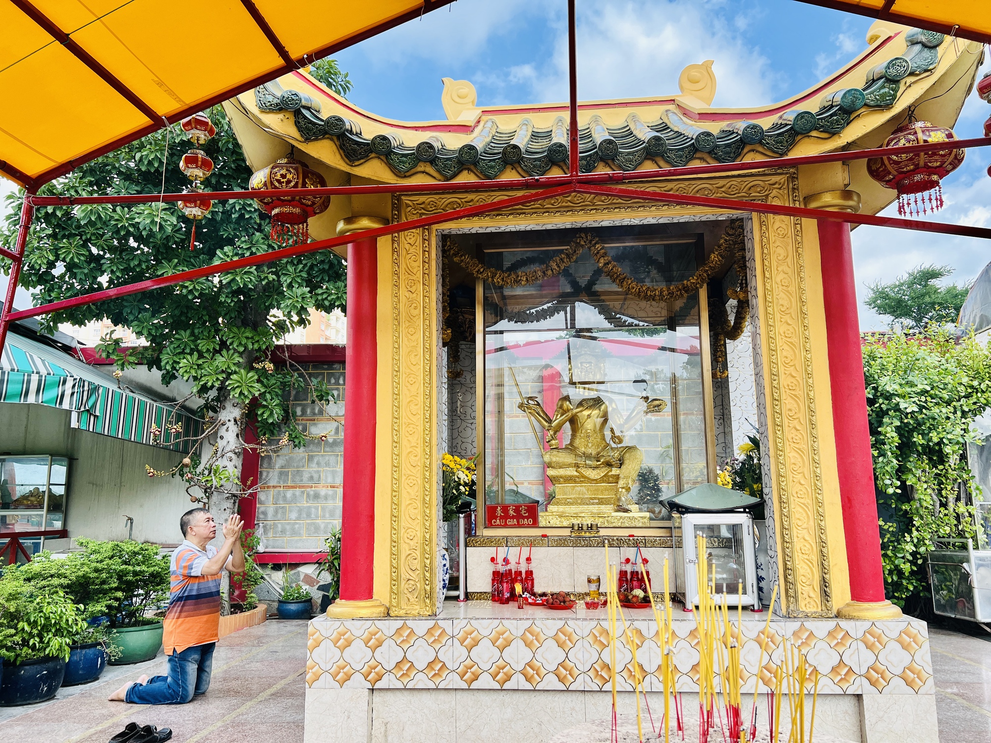 Tượng Phật bốn mặt cầu duyên, gia đạo, tài lộc, làm ăn ở TP.HCM - Ảnh 5.