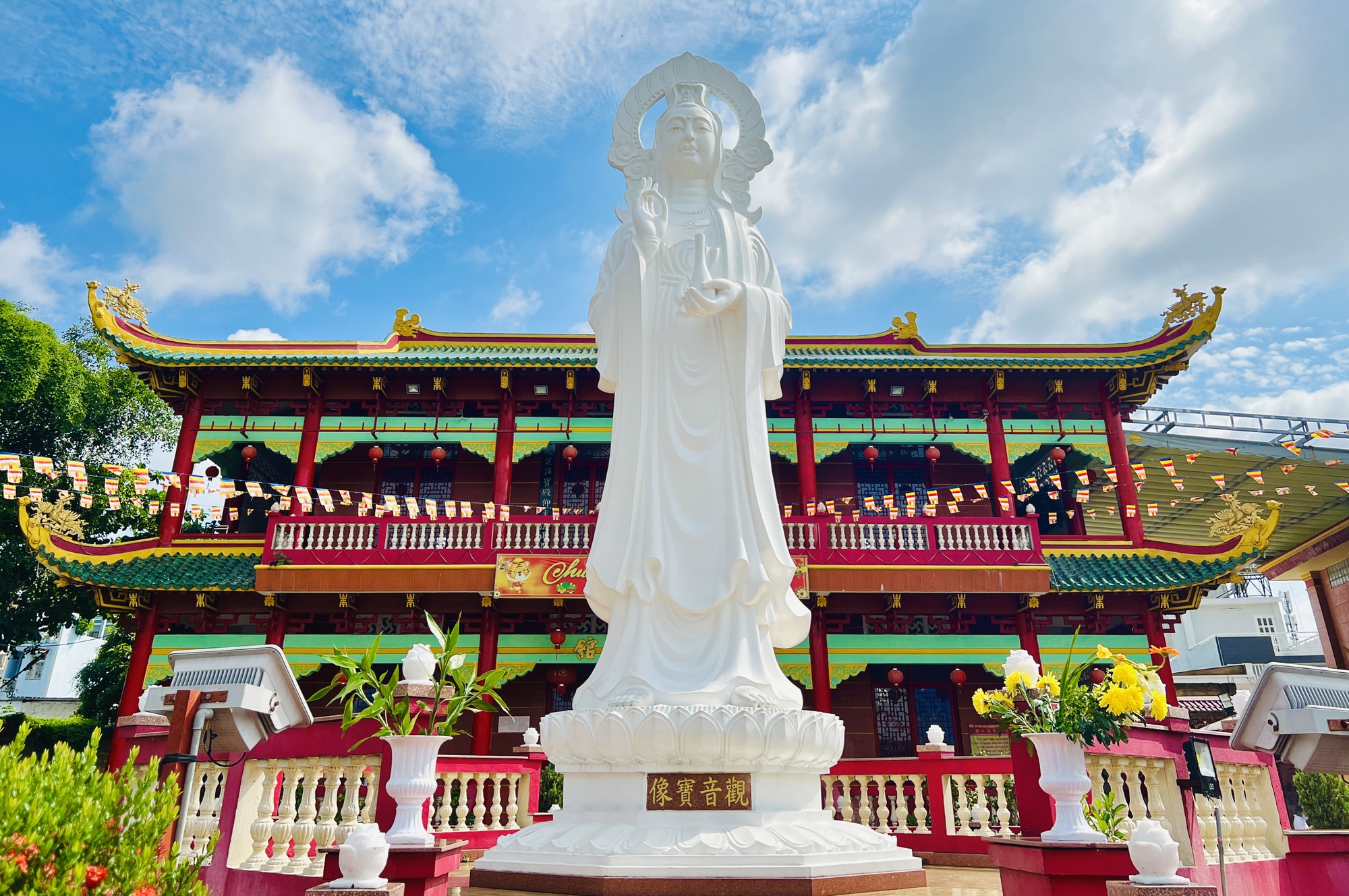 Tượng Phật bốn mặt cầu duyên, gia đạo, tài lộc, làm ăn ở TP.HCM - Ảnh 6.