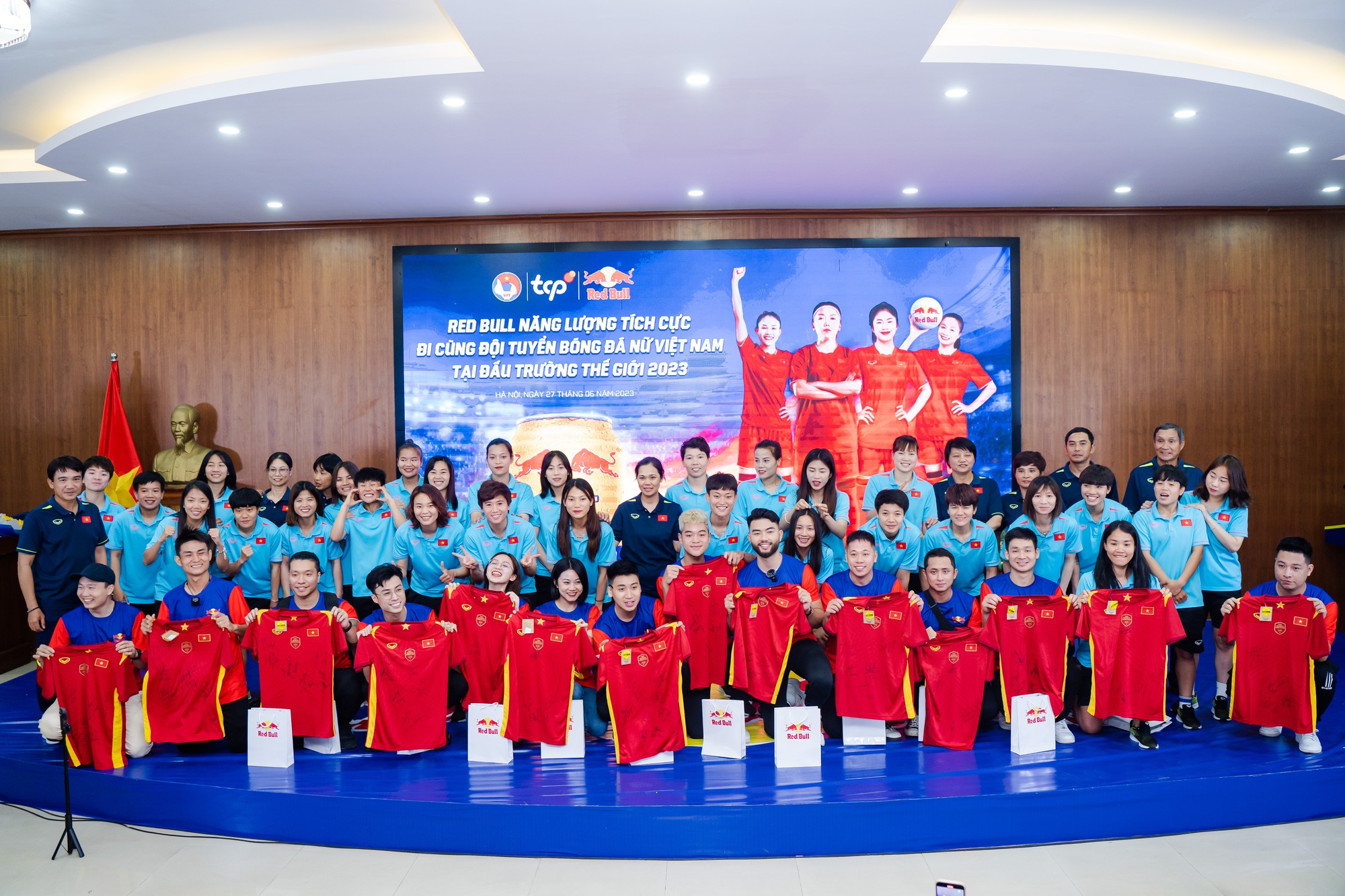 Đội tuyển nữ đang được VFF và các đơn vị đồng hành như TCP Việt Nam và Red Bull tích cực hỗ trợ