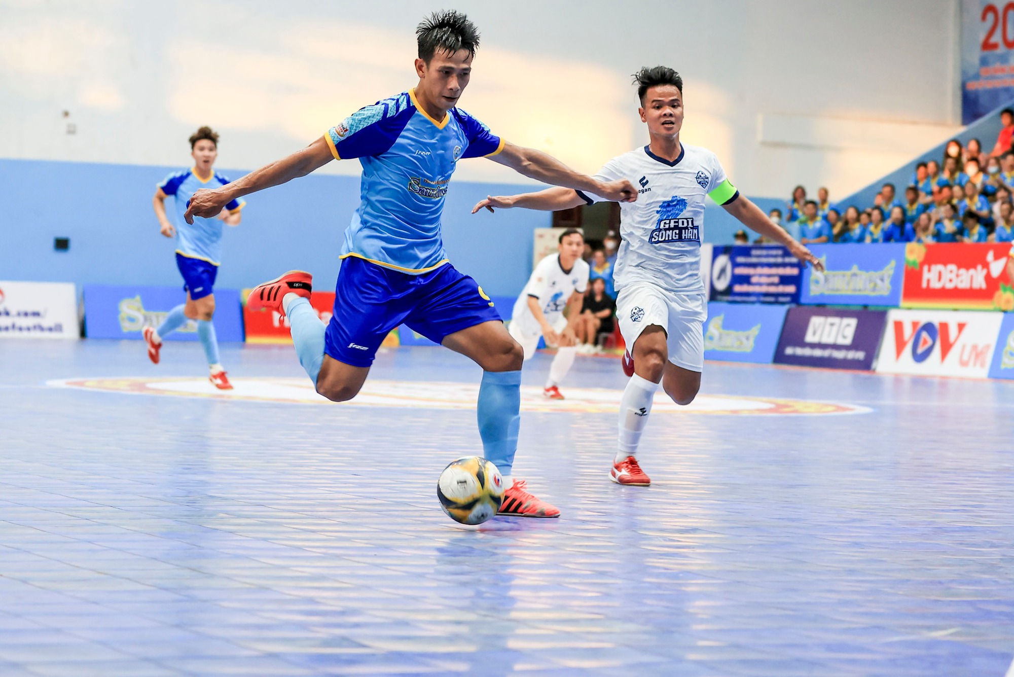 Giải Futsal VĐQG: Thái Sơn Nam TP.HCM và Sanvinest Khánh Hòa so kè quyết liệt  - Ảnh 4.