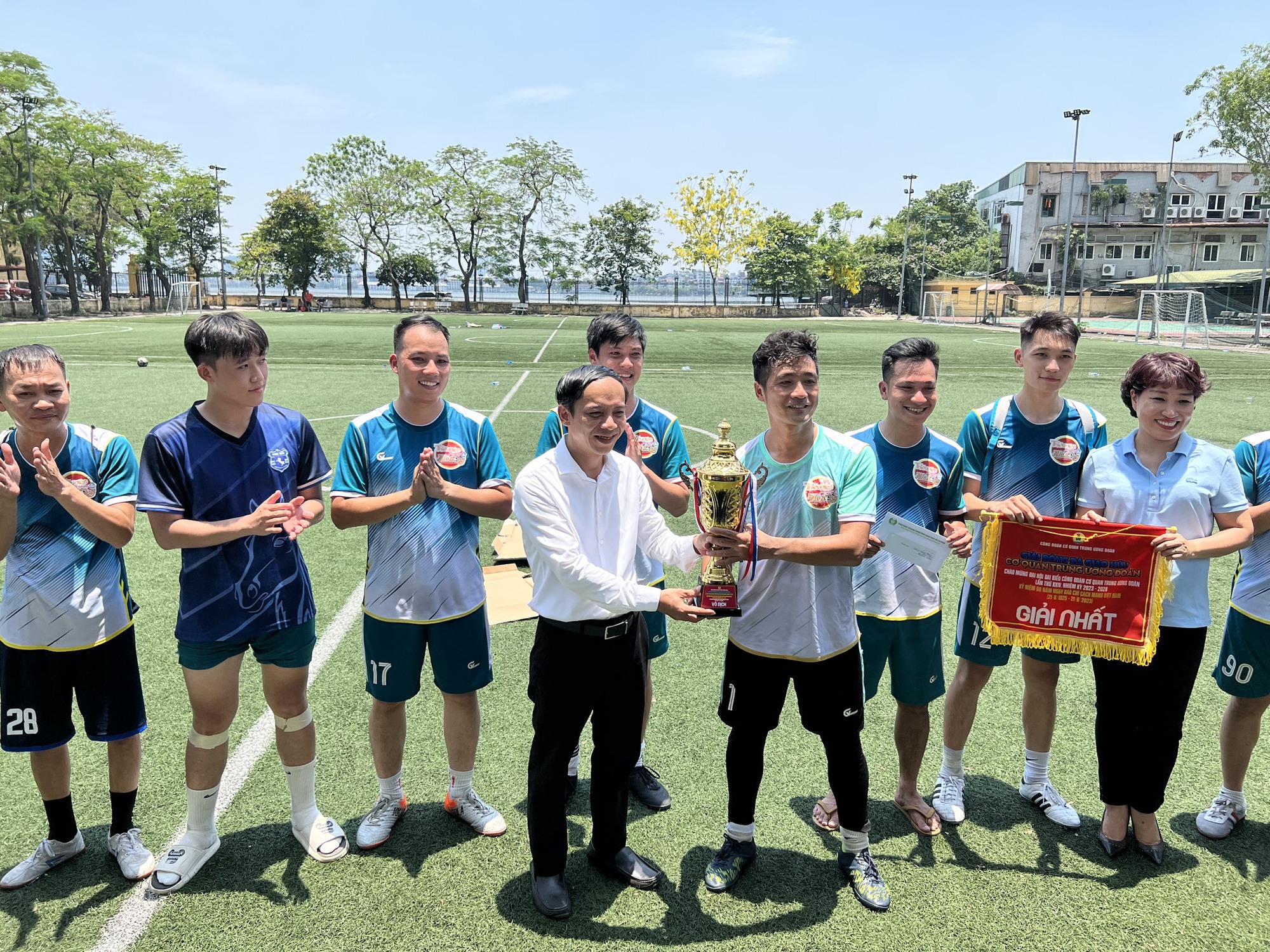 Báo Thanh Niên giành giải nhì Giải bóng đá Cơ quan T.Ư Đoàn 2023 - Ảnh 4.