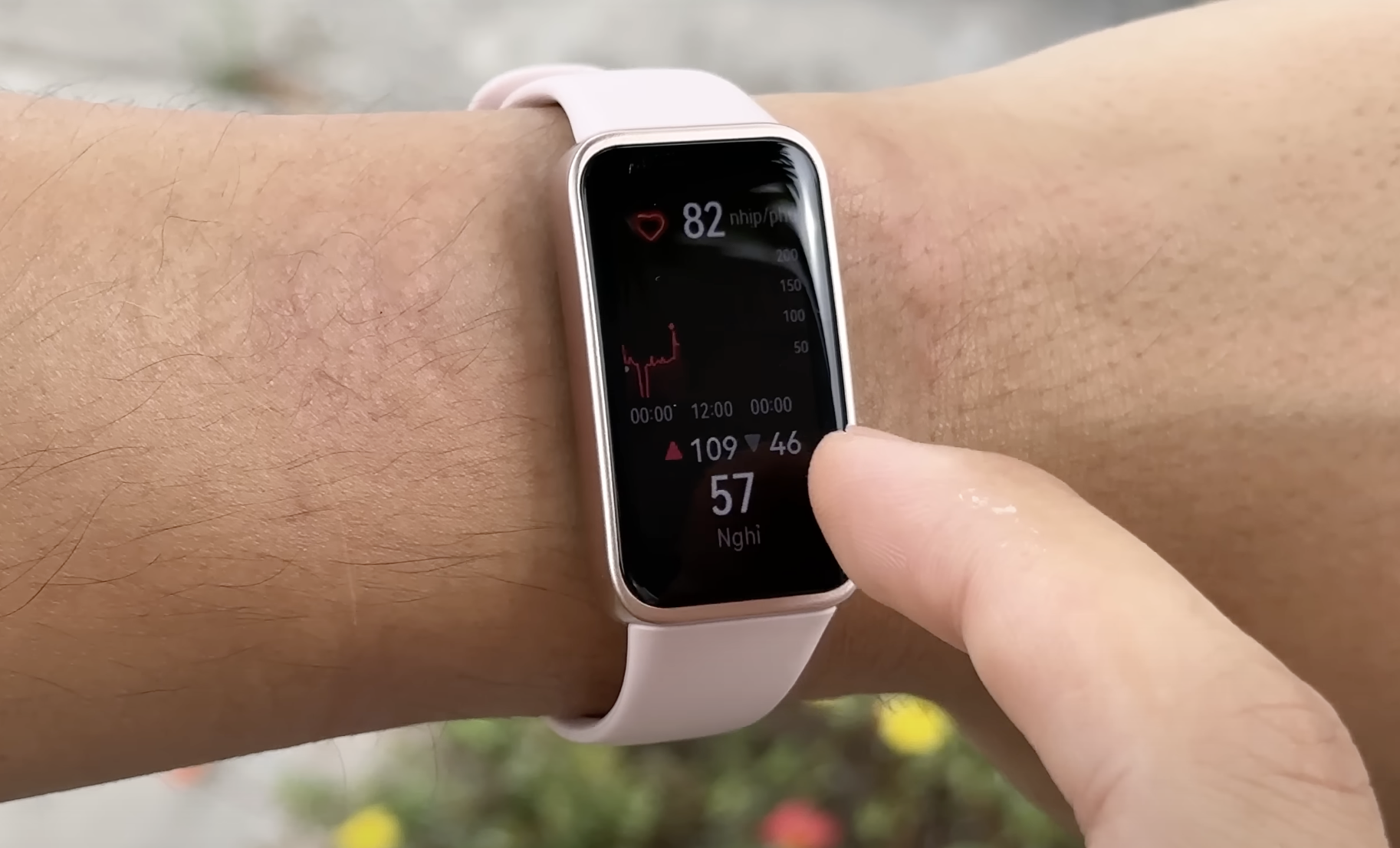 Huawei Band 8 - vòng đeo theo dõi sức khỏe nhỏ mà có võ - Ảnh 2. Huawei Band 8 - vòng đeo theo dõi sức khỏe nhỏ mà có võ - Ảnh 2.