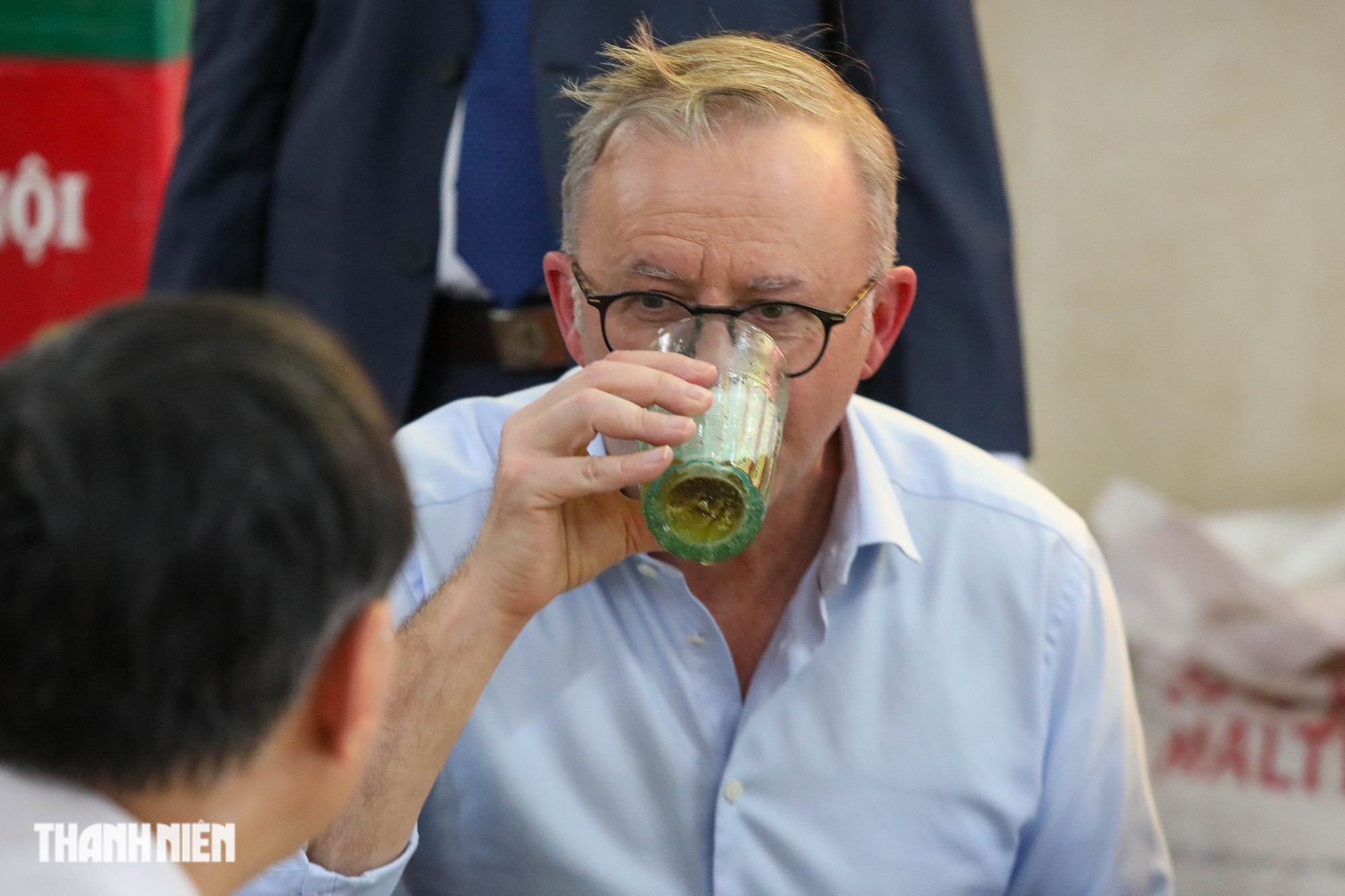 Thủ tướng Úc ăn bánh mì, uống bia hơi Hà Nội và hô “1,2,3 dô”  - Ảnh 6.