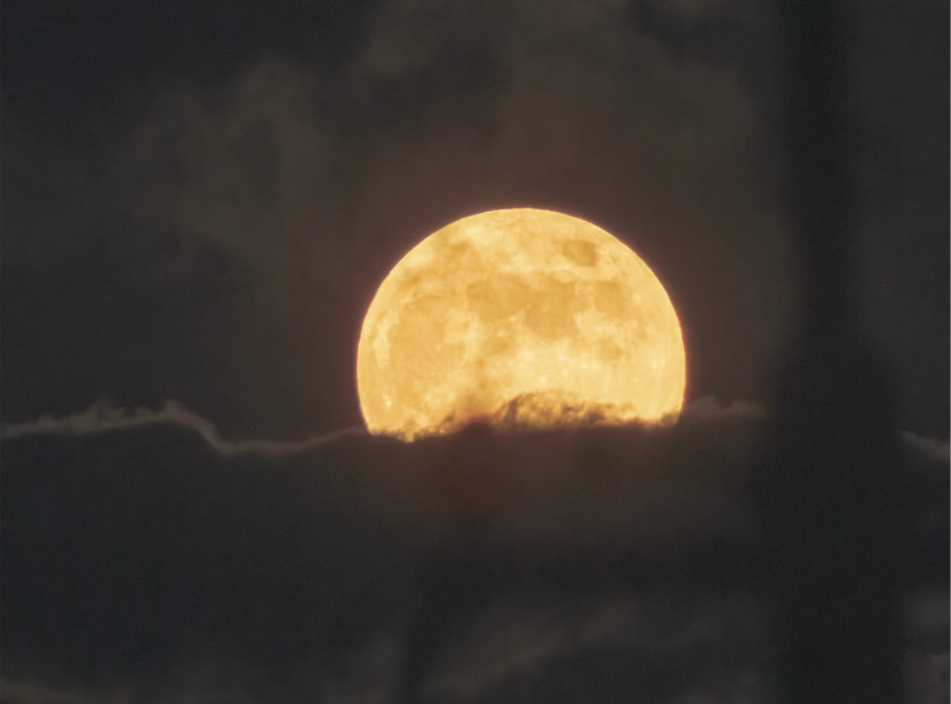 Tối nay, Việt Nam xuất hiện Trăng Dâu: Những sự thật bất ngờ về mặt trăng - Ảnh 6.