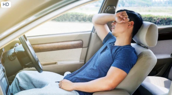 Ngủ trong ô tô nổ máy bật điều hòa chỉ 45 phút có thể tử vong - Ảnh 1.