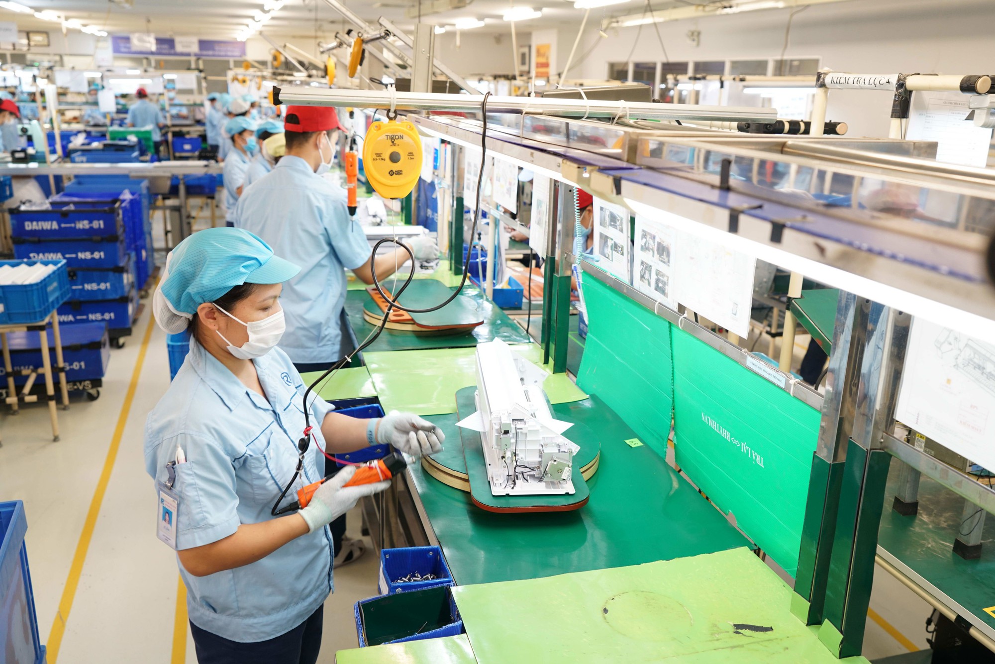 Tổng kim ngạch xuất, nhập khẩu 6 tháng đầu năm giảm 15,2% so với cùng kỳ 2022 - Ảnh 2. Tổng kim ngạch xuất, nhập khẩu 6 tháng đầu năm giảm 15,2% so với cùng kỳ 2022 - Ảnh 2.