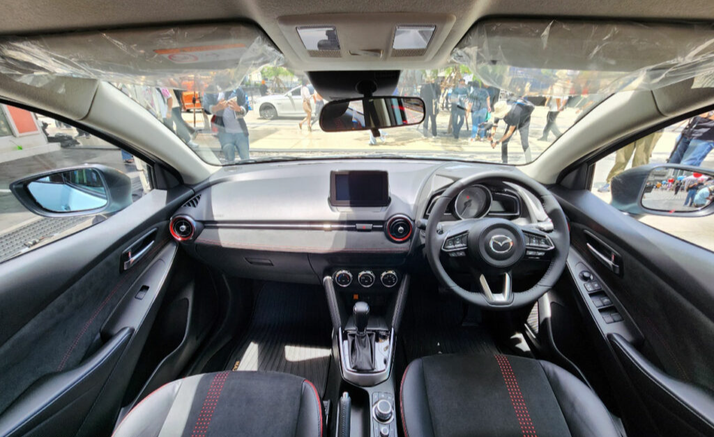 Không có nhiều thay đổi đột phá, Mazda2 mới vẫn hút khách - Ảnh 3. Không có nhiều thay đổi đột phá, Mazda2 mới vẫn hút khách - Ảnh 3.