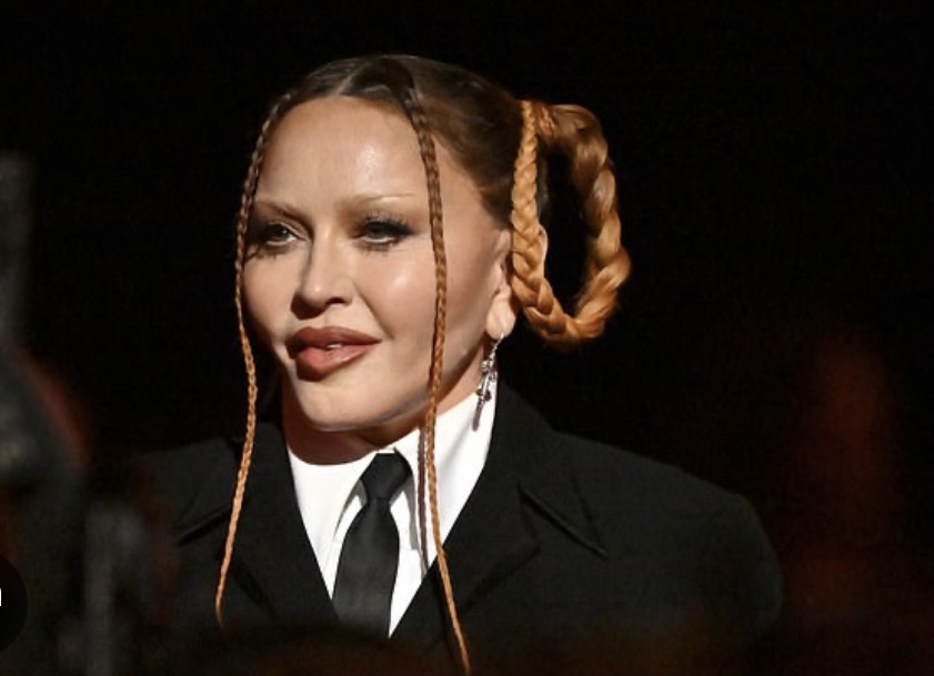 Căn bệnh khiến ca sĩ Madonna phải đặt nội khí quản cấp cứu nguy hiểm thế  nào?