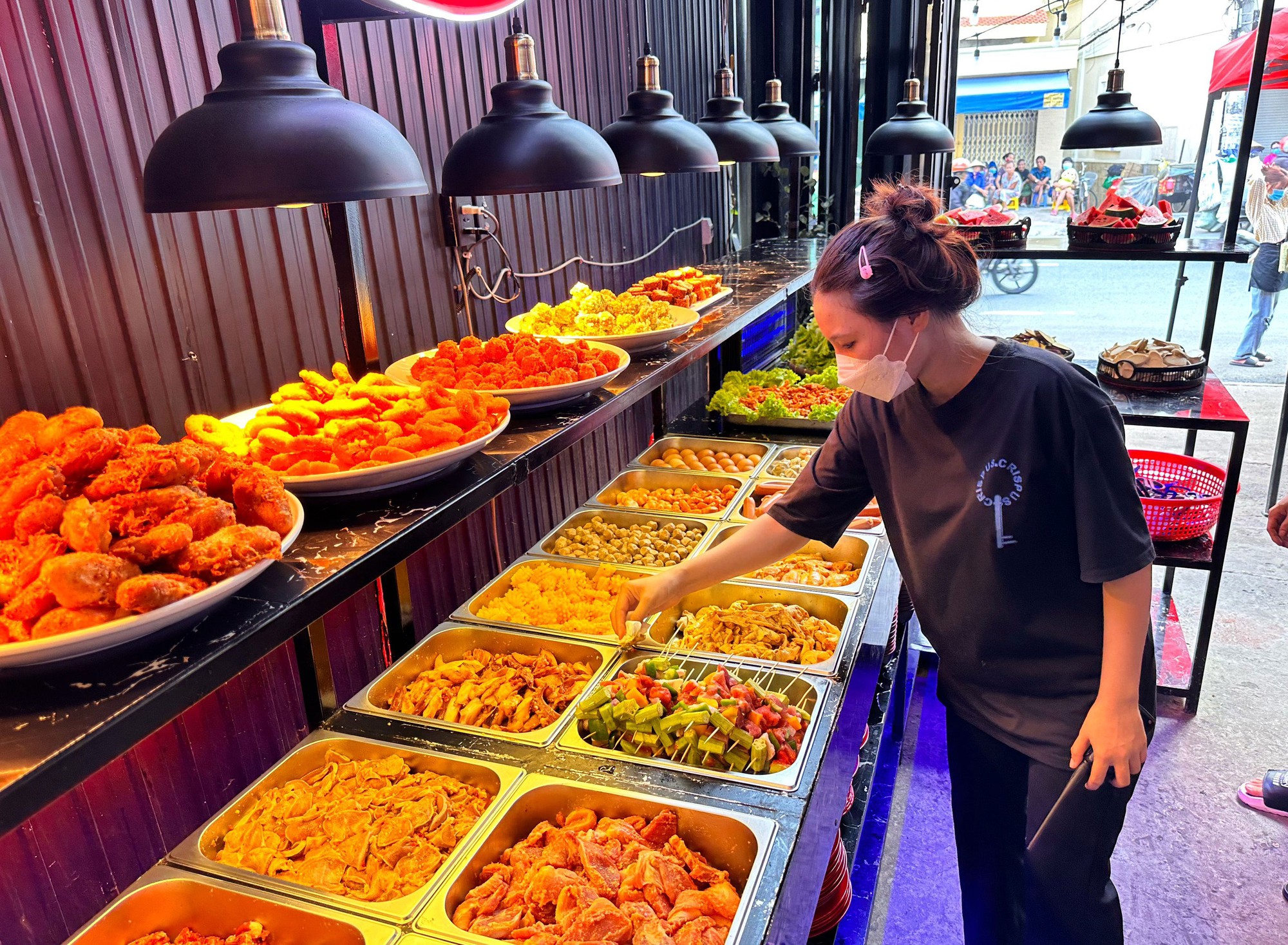 Quán buffet chỉ 1.000 đồng cho người nghèo ở TP.HCM